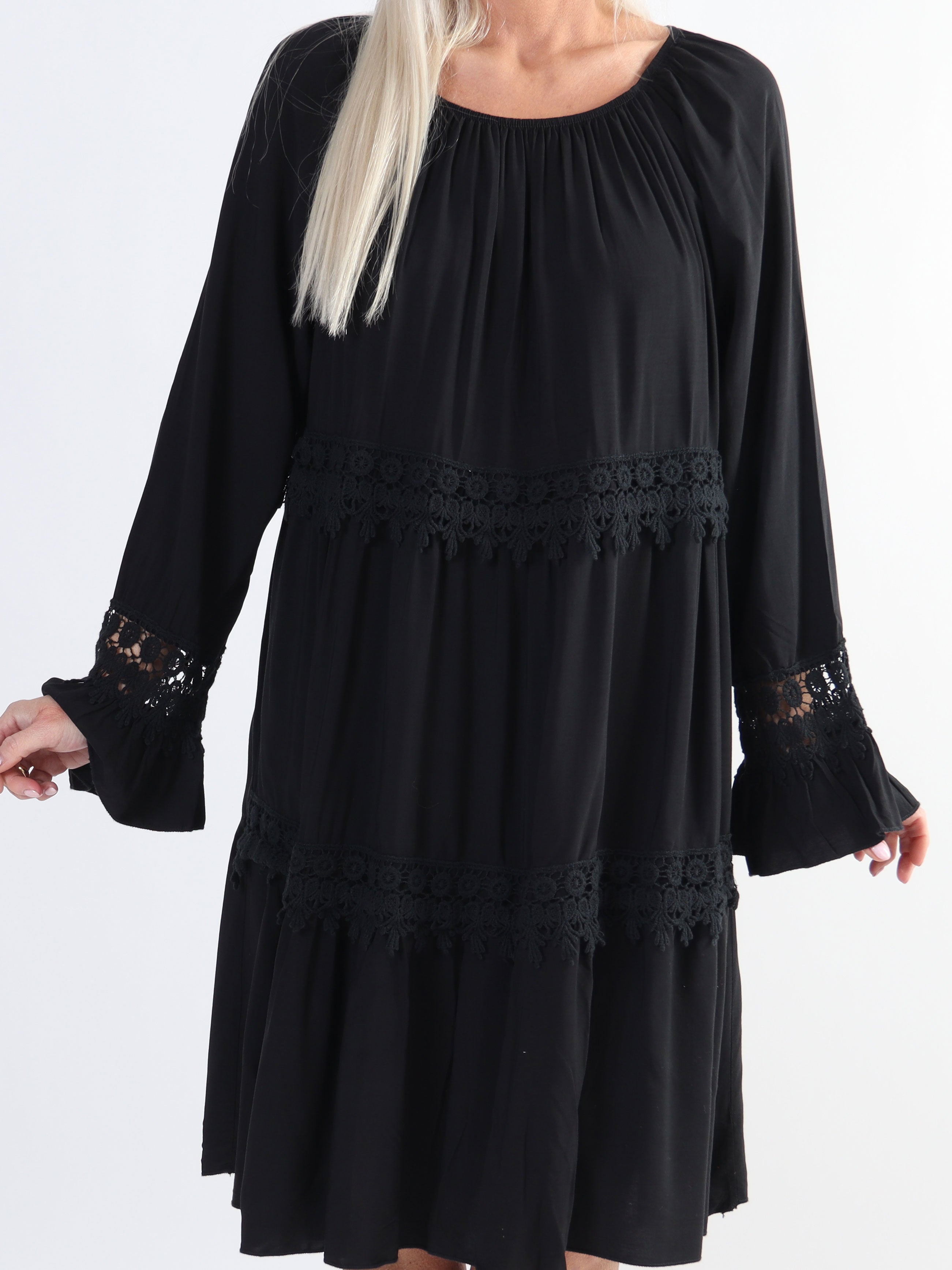 Tilda - Sød plus size tunikakjole med broderinger