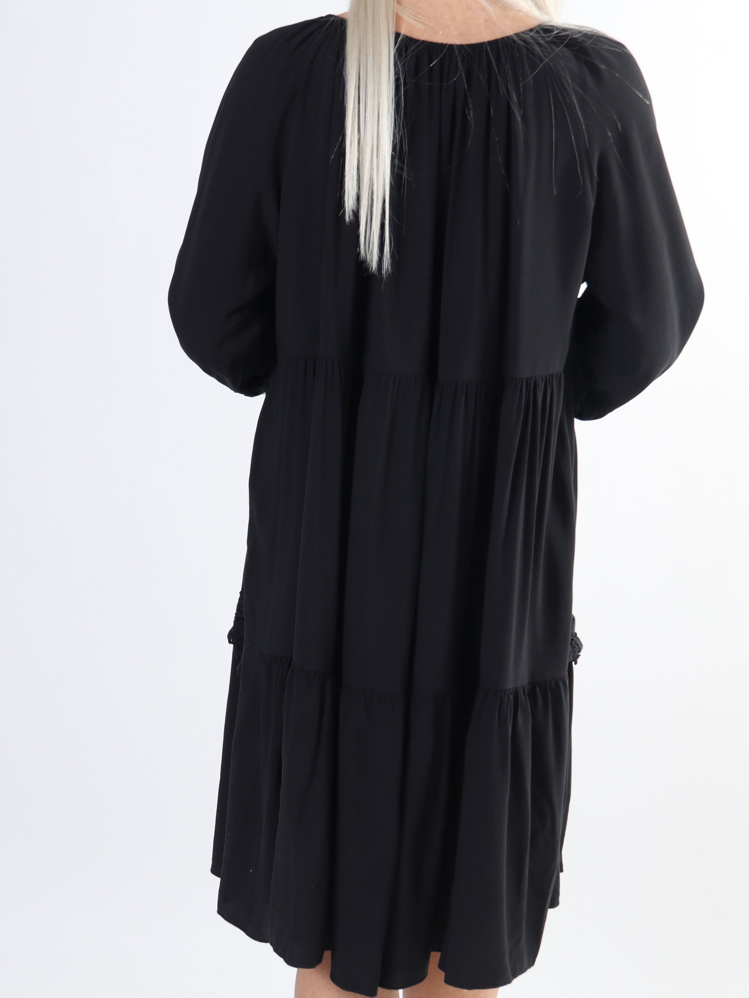 Tilda - Sød plus size tunikakjole med broderinger