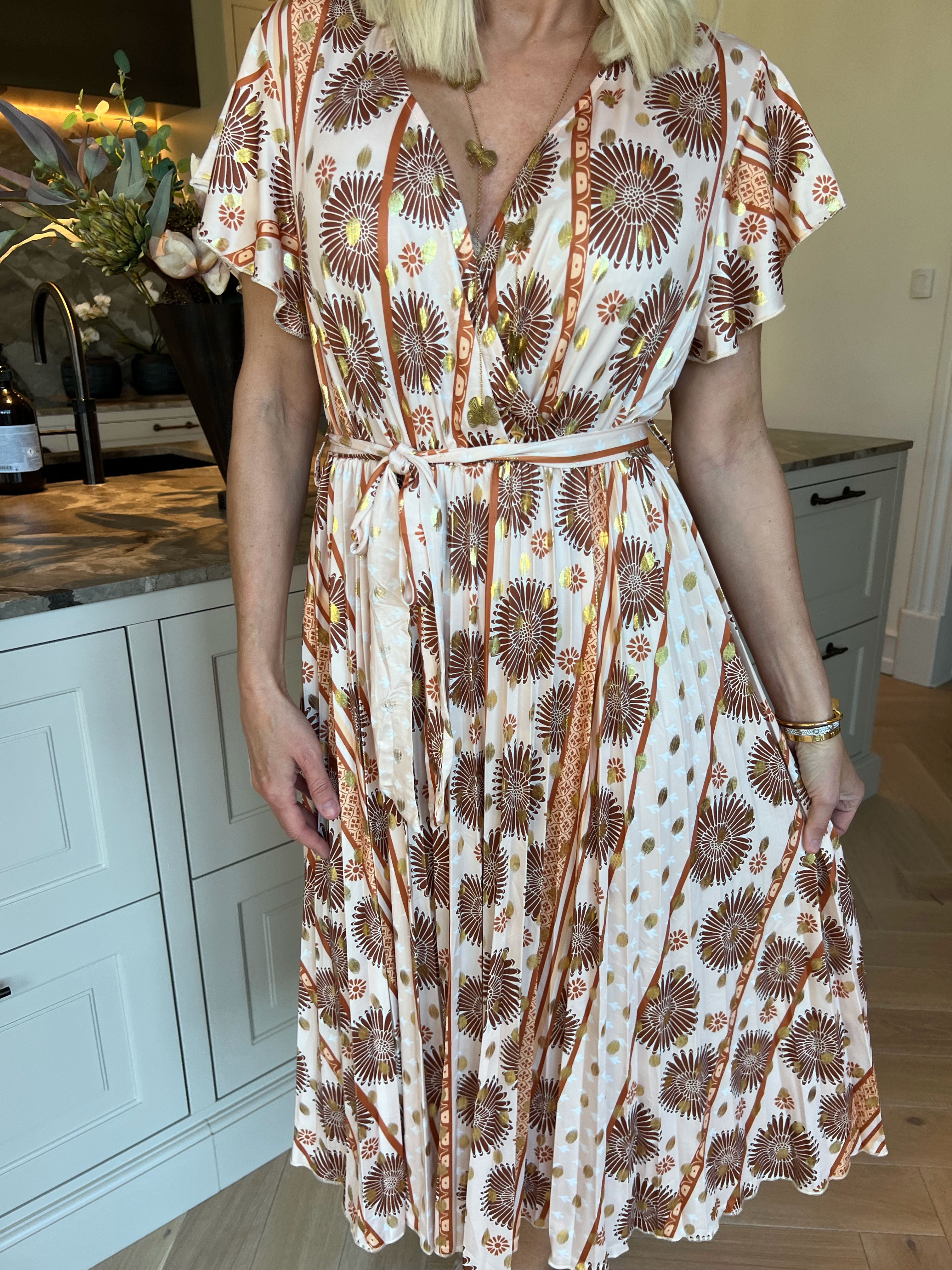 Toledo Sunburst - Sød mønstret kjole i elastisk stof med plisseringer