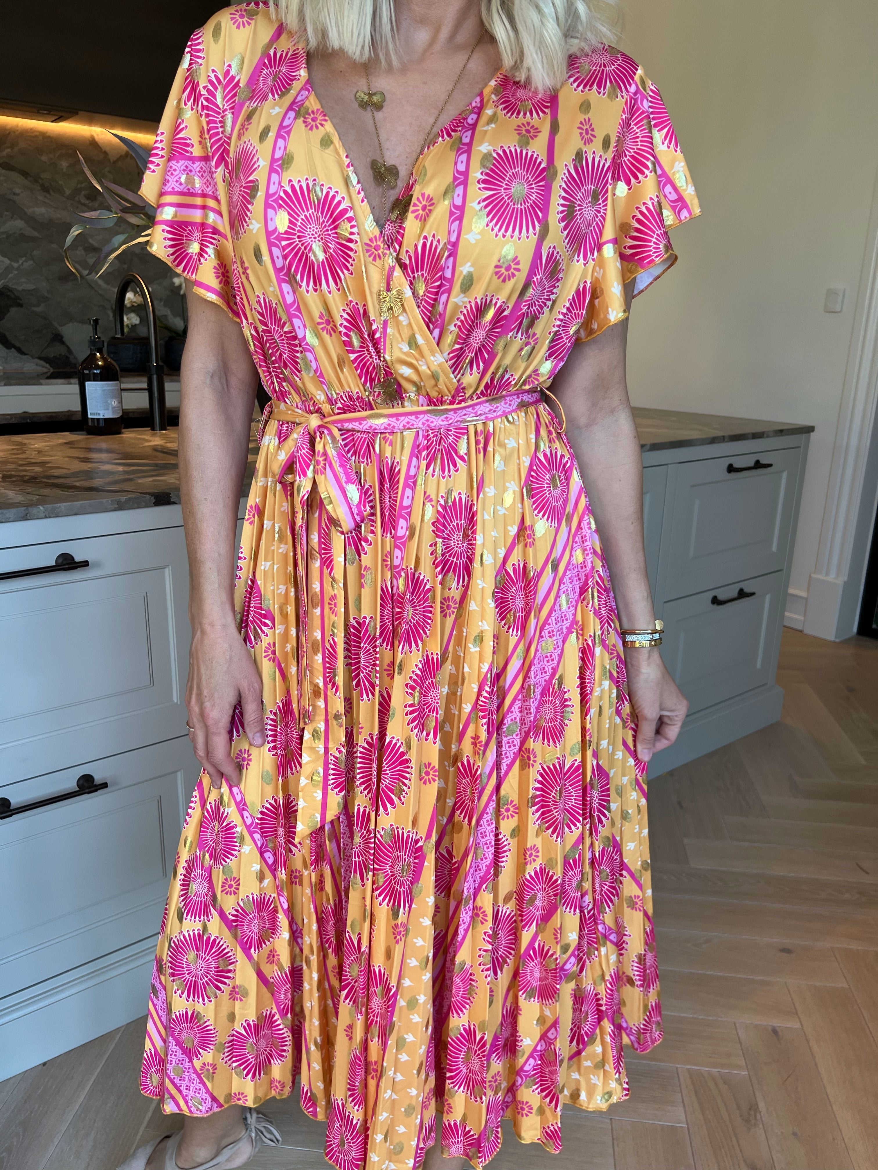 Toledo Sunburst - Sød mønstret kjole i elastisk stof med plisseringer