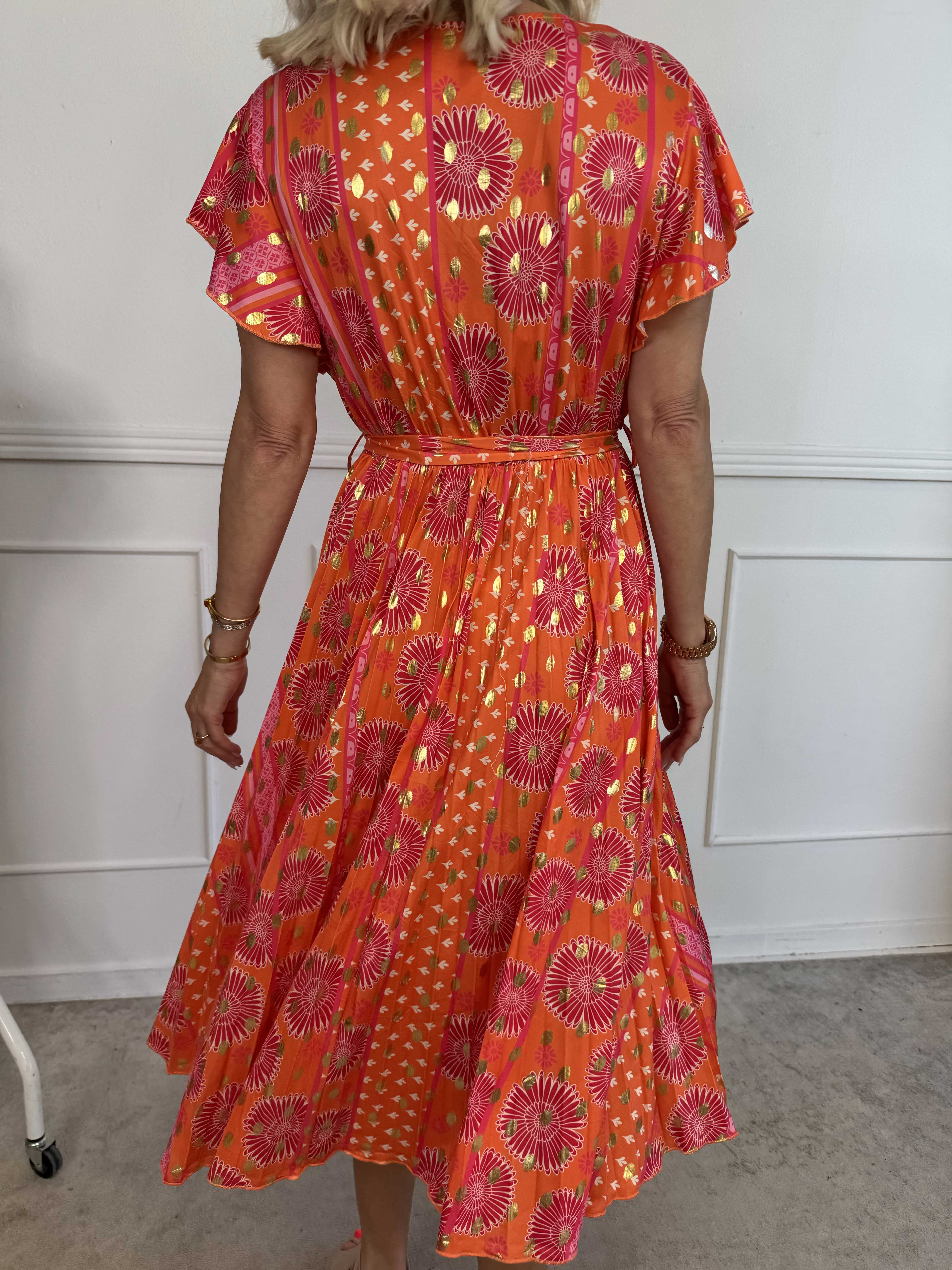 Toledo Sunburst - Sød mønstret kjole i elastisk stof med plisseringer