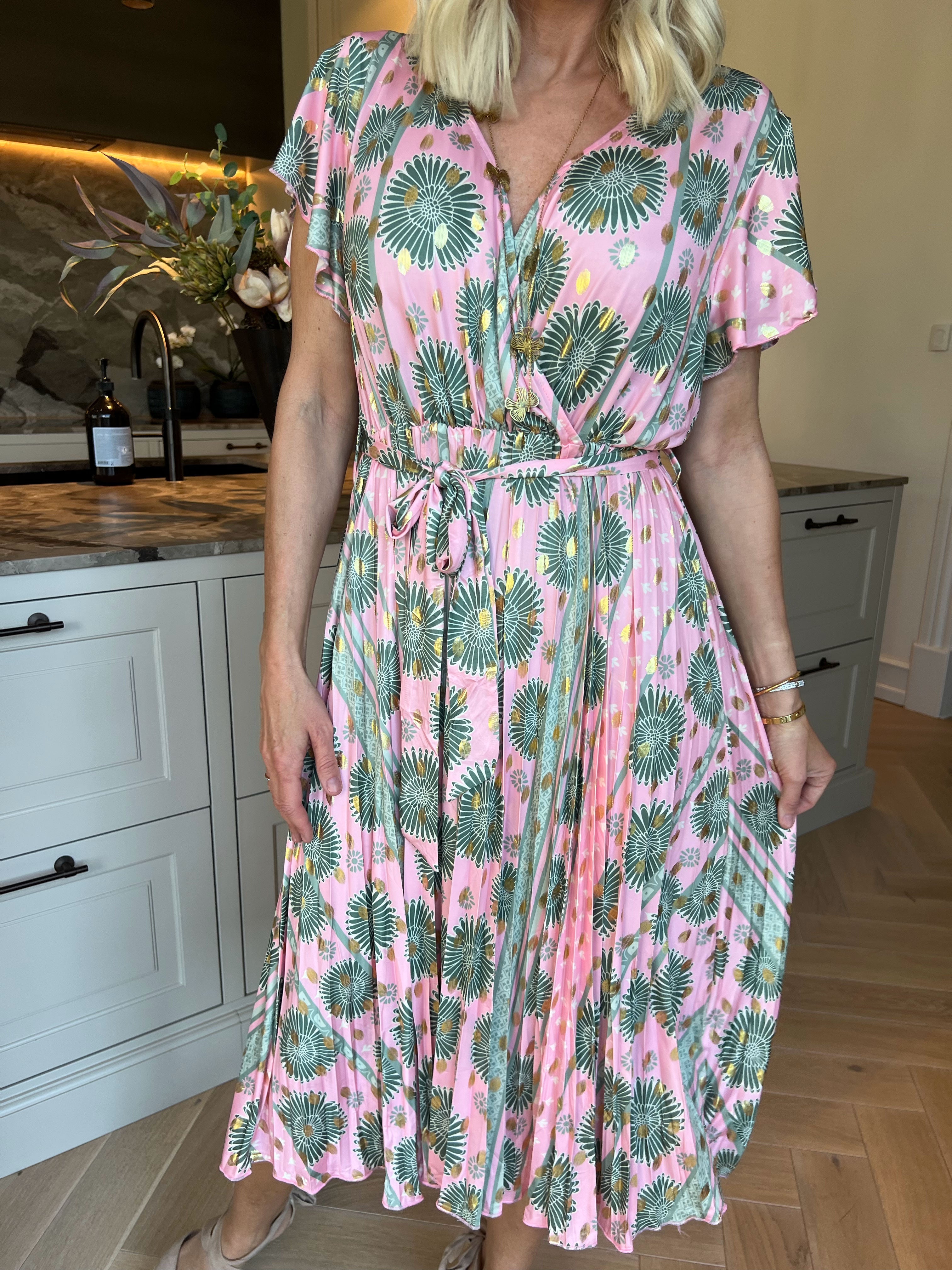 Toledo Sunburst - Sød mønstret kjole i elastisk stof med plisseringer