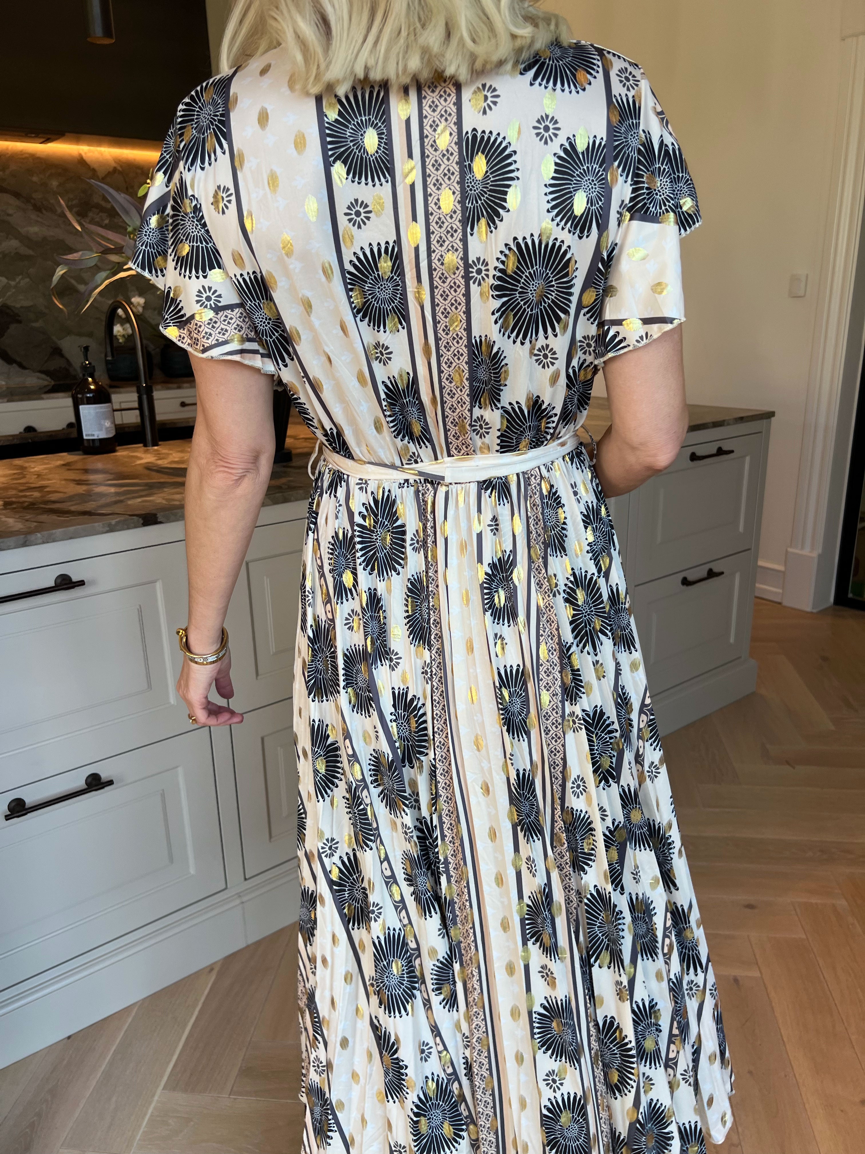 Toledo Sunburst - Sød mønstret kjole i elastisk stof med plisseringer