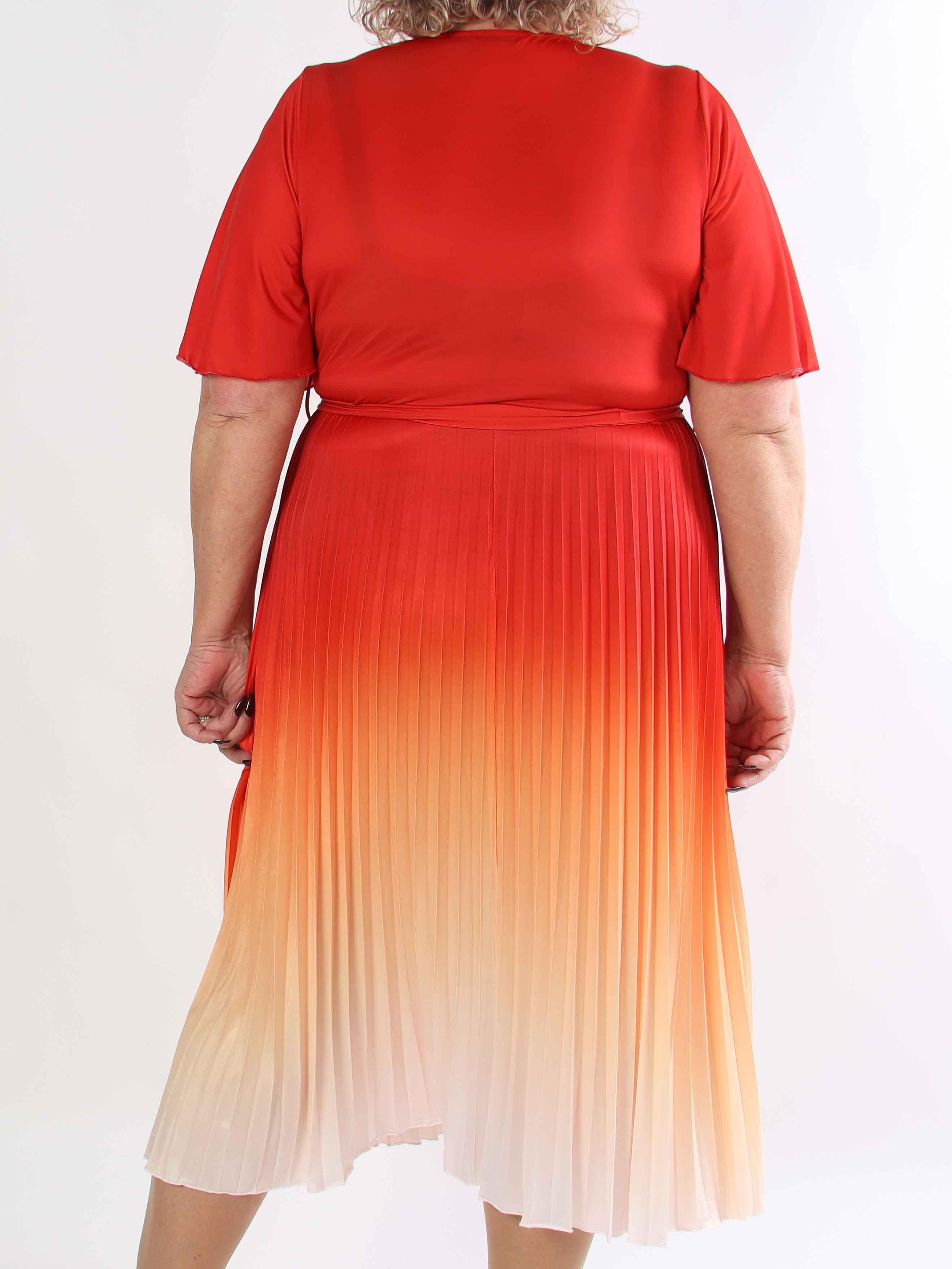 Toledo Fade - Fin plus size flerfarvet kjole med plisseret skørt