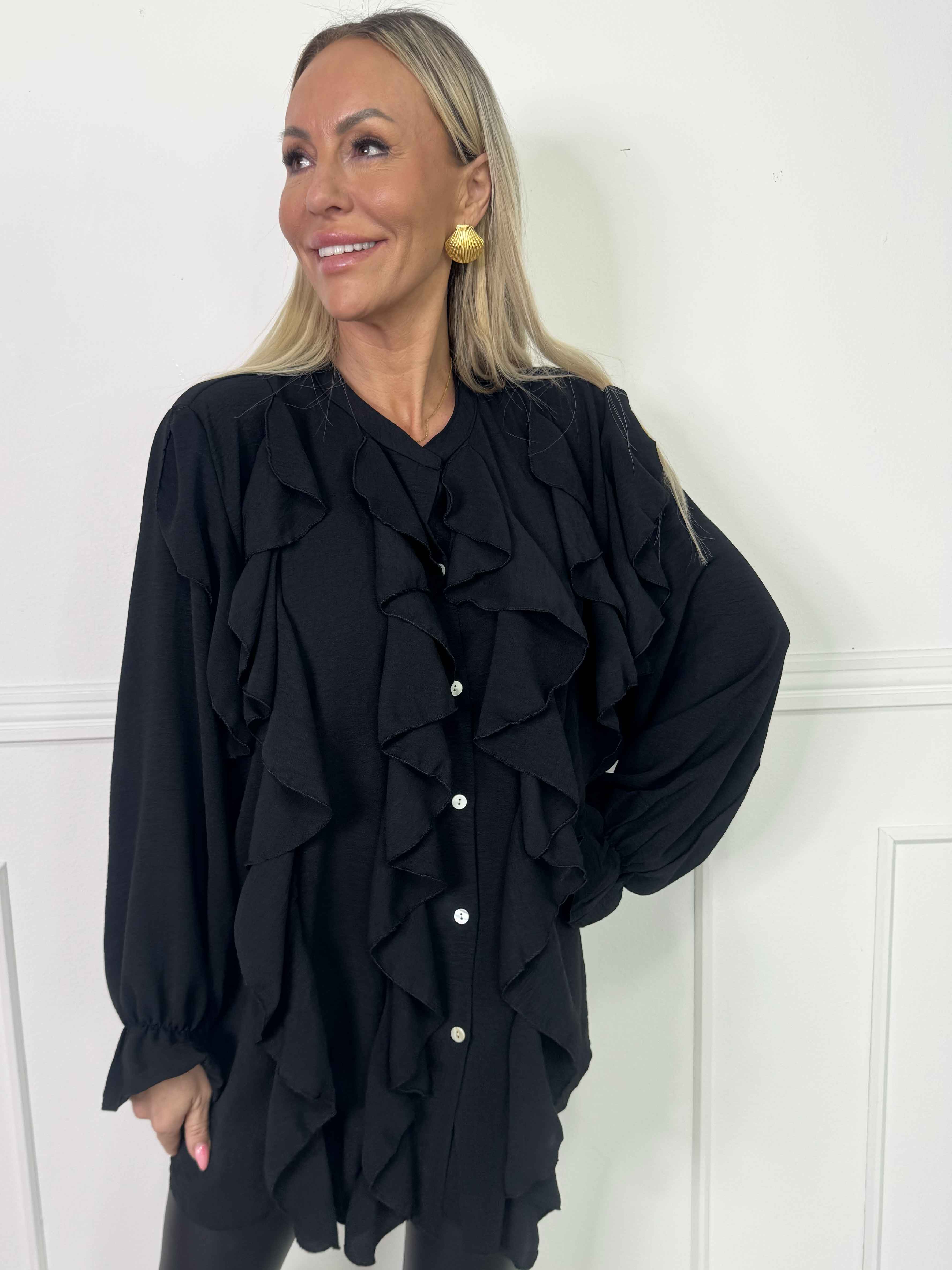 Trudie - Sød skjorte i viskose med fine flæser foran