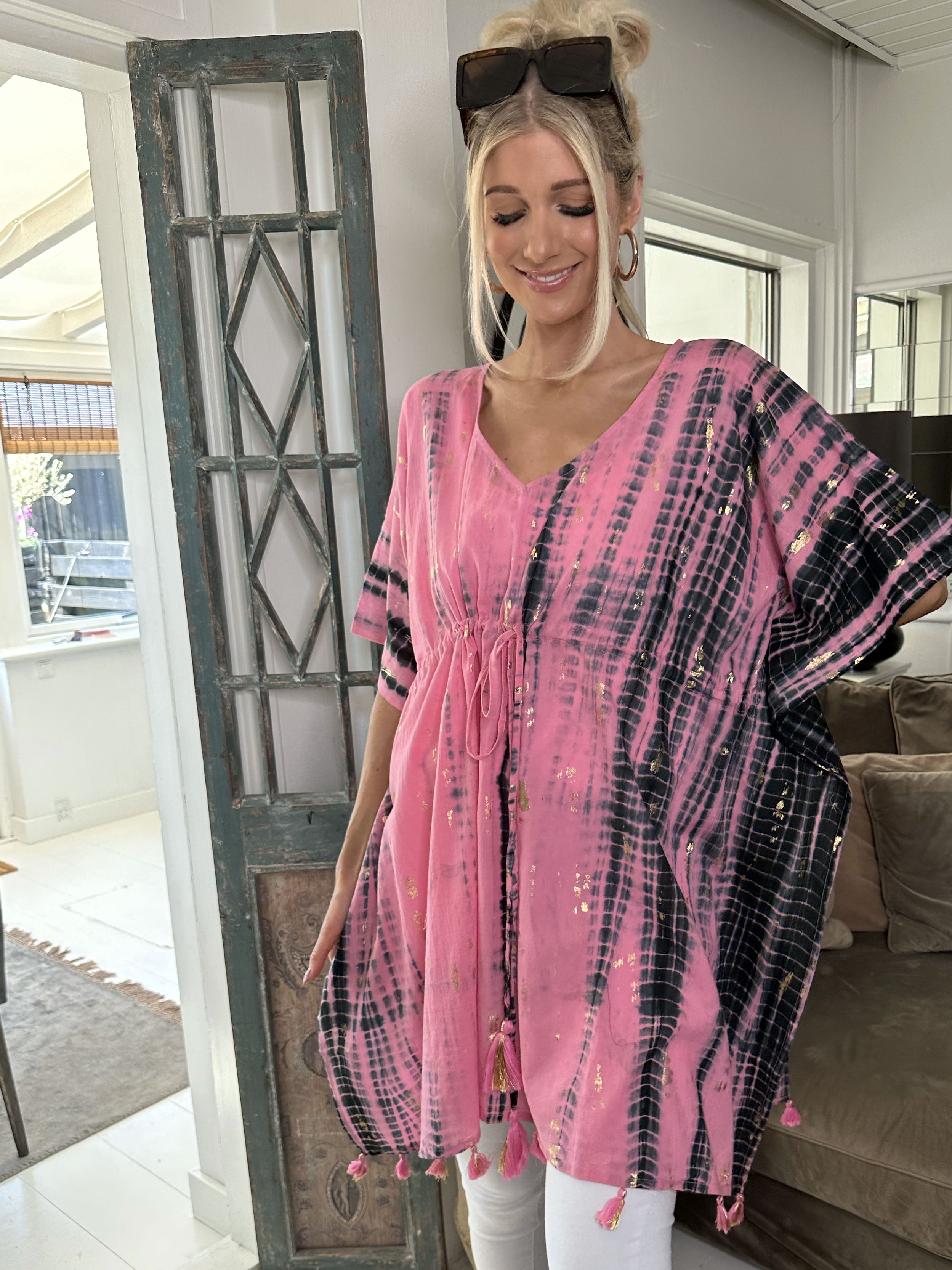 Tulle - Let tunika med guld strøg og bindebånd