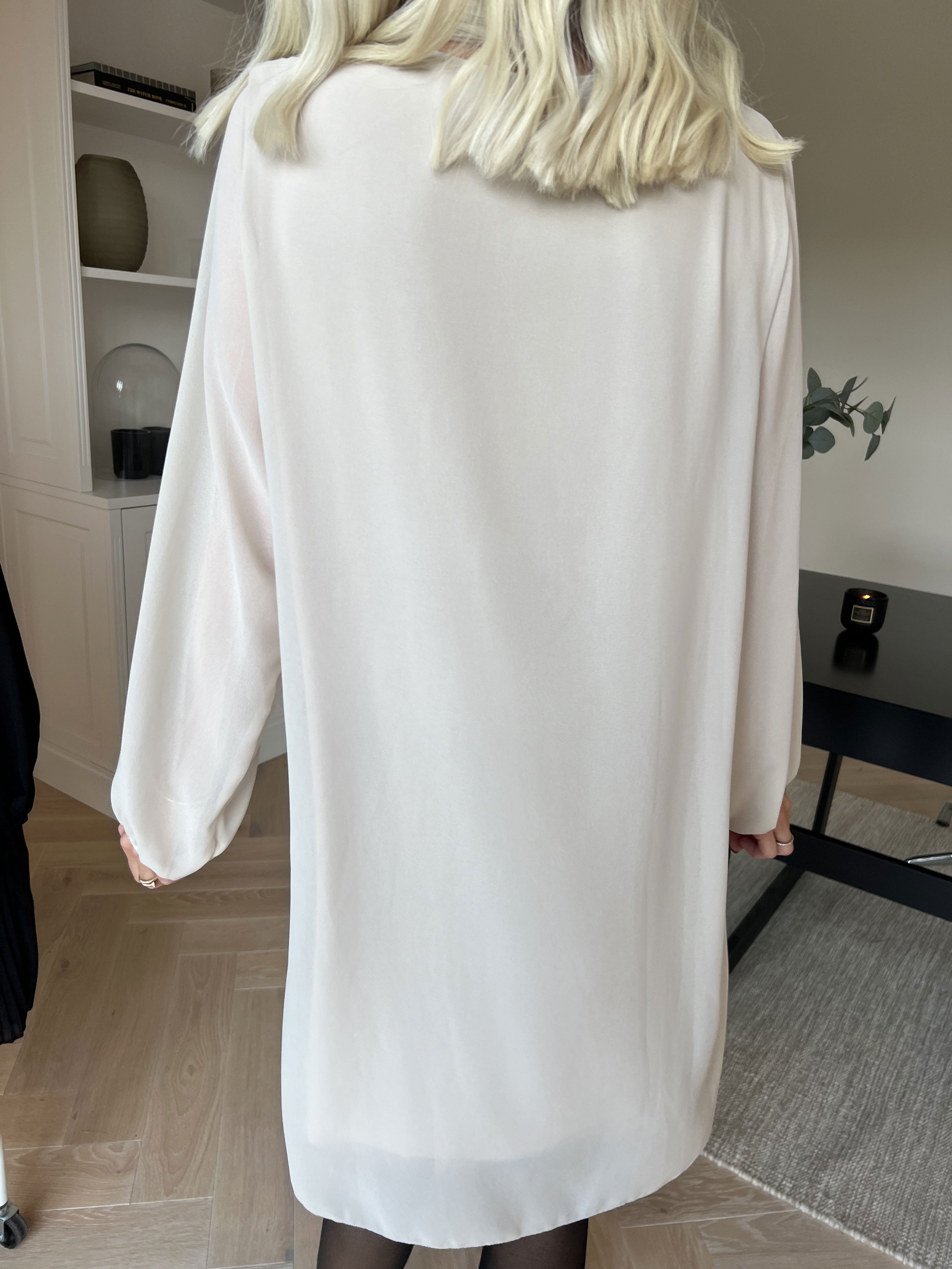 Ulrica - Sød plisseret tunikakjole med pailletter