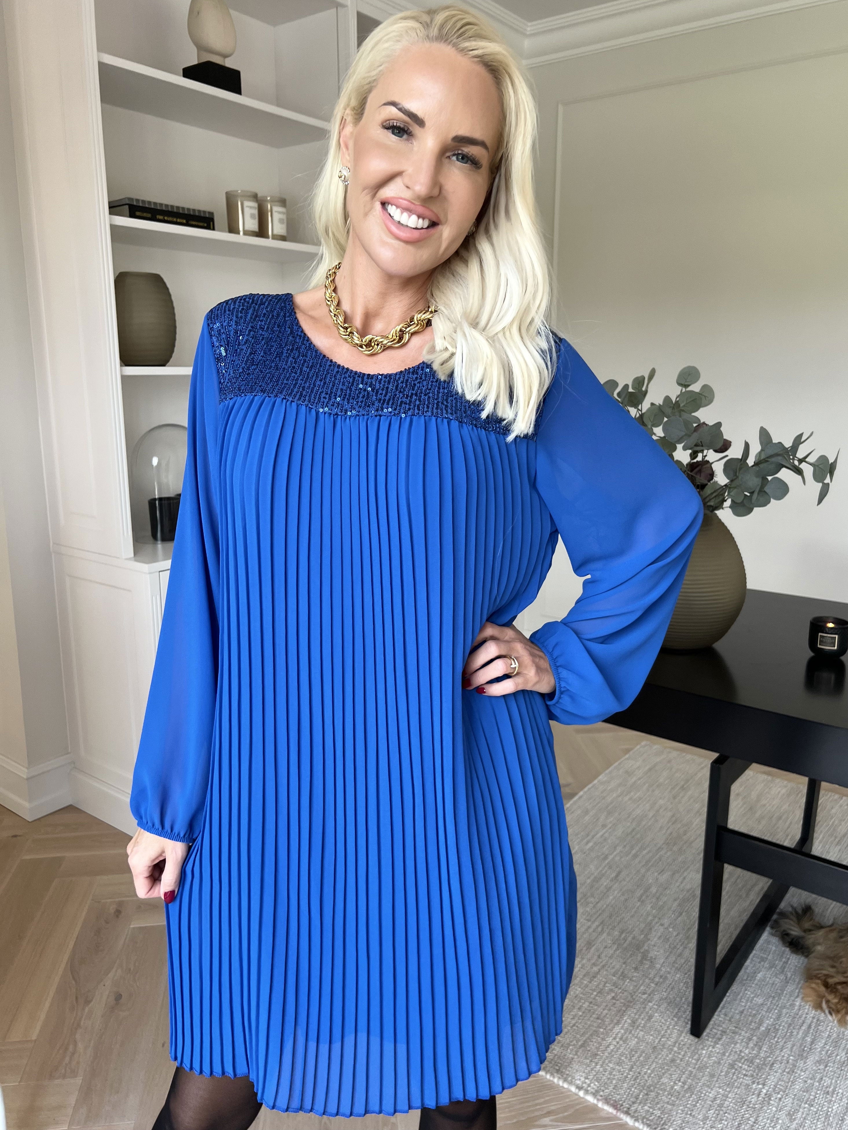 Ulrica - Sød plisseret tunikakjole med pailletter