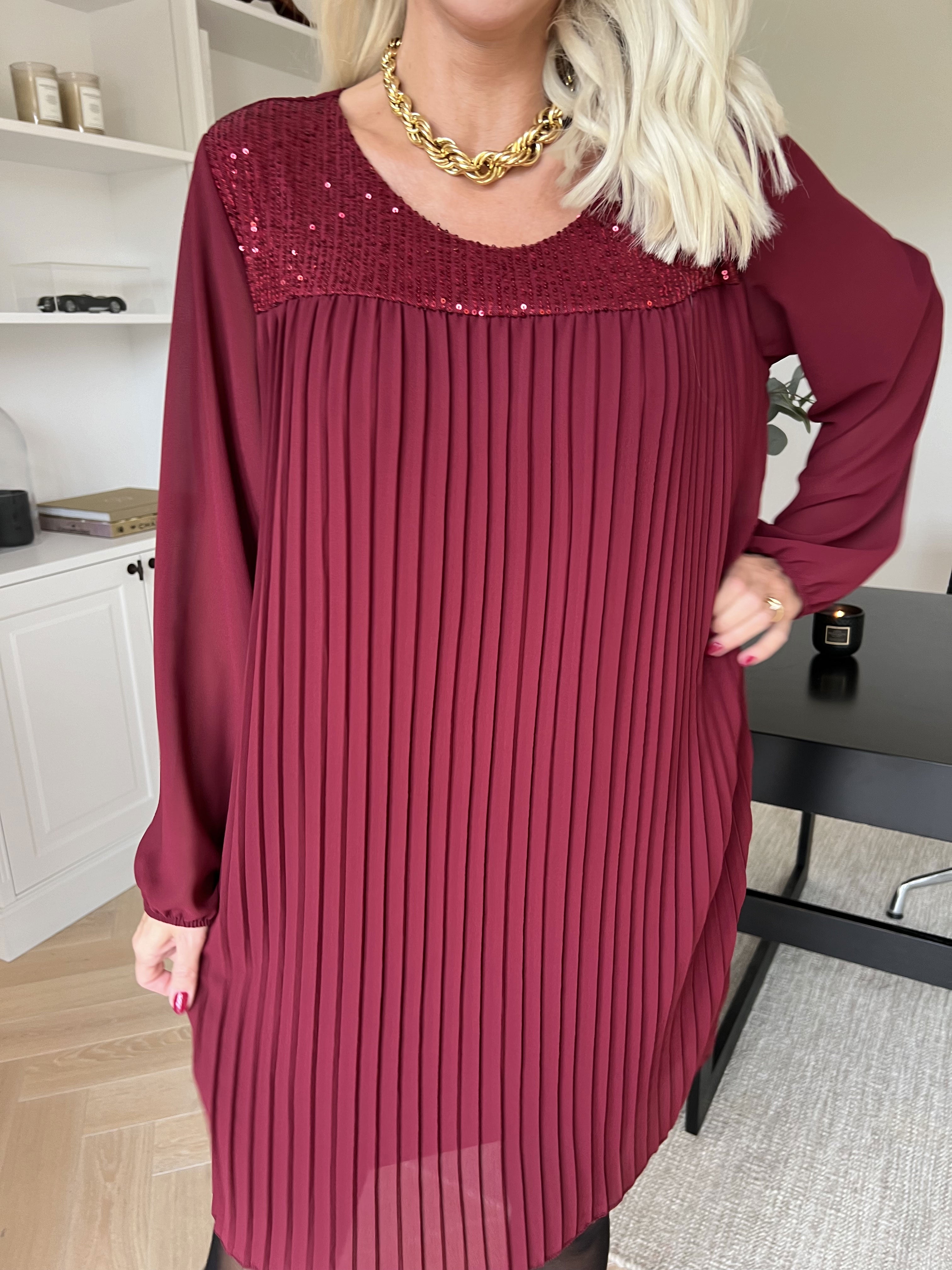 Ulrica - Sød plisseret tunikakjole med pailletter