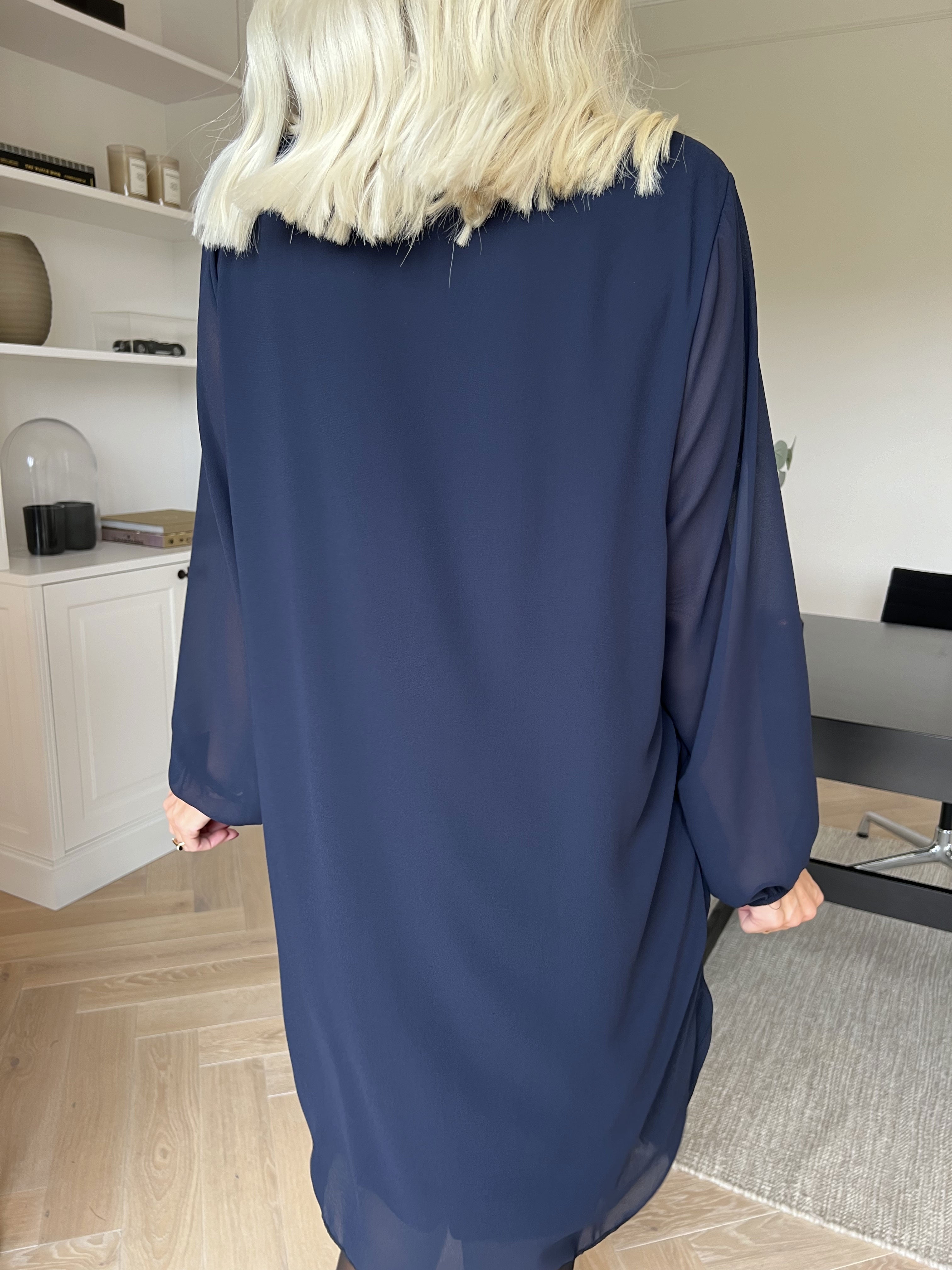 Ulrica - Sød plisseret tunikakjole med pailletter