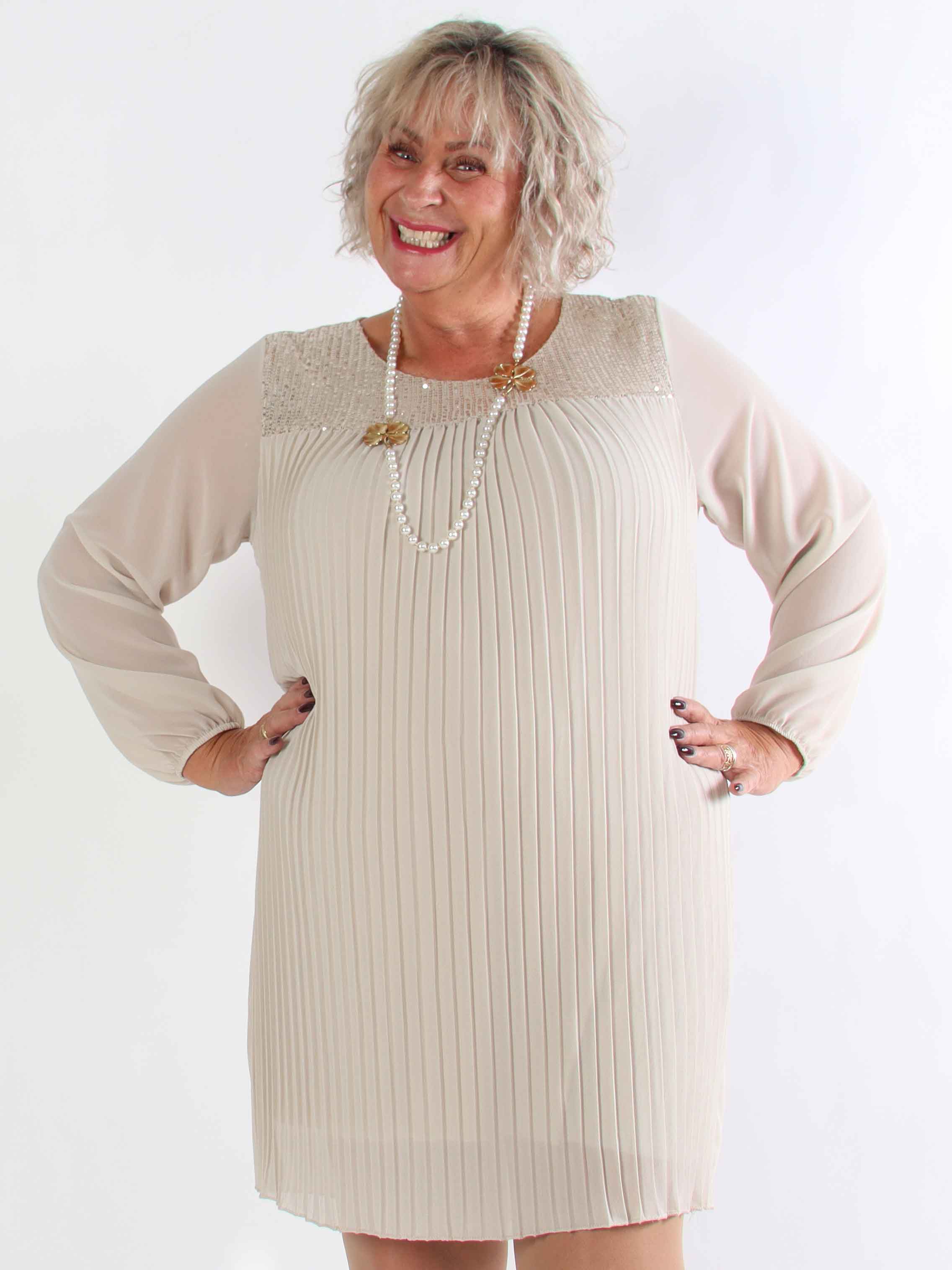 Ulrica - Sød plisseret plus size tunikakjole med pailletter