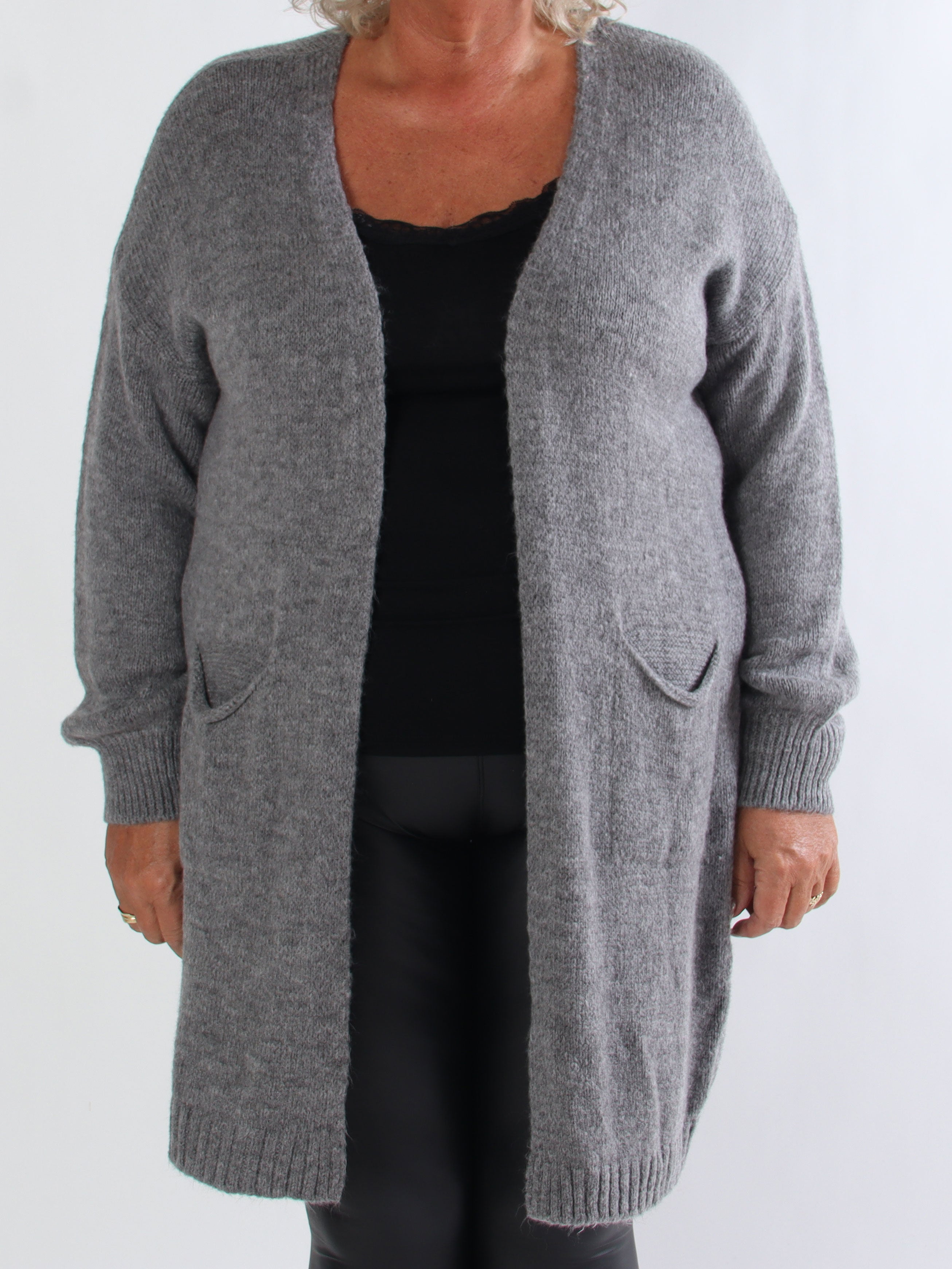 Valentine - Plus size strikcardigan med lommer