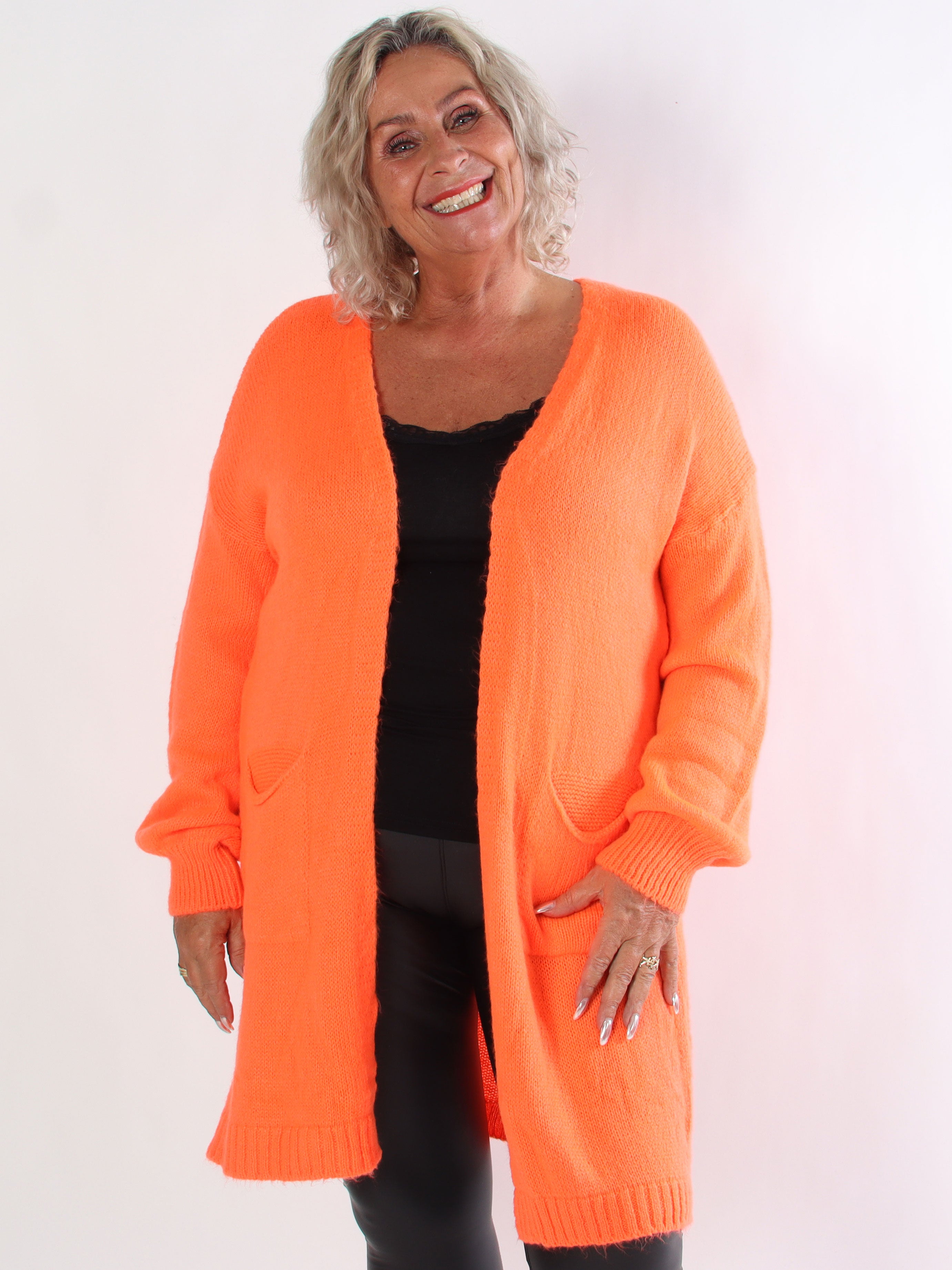Valentine - Plus size strikcardigan med lommer