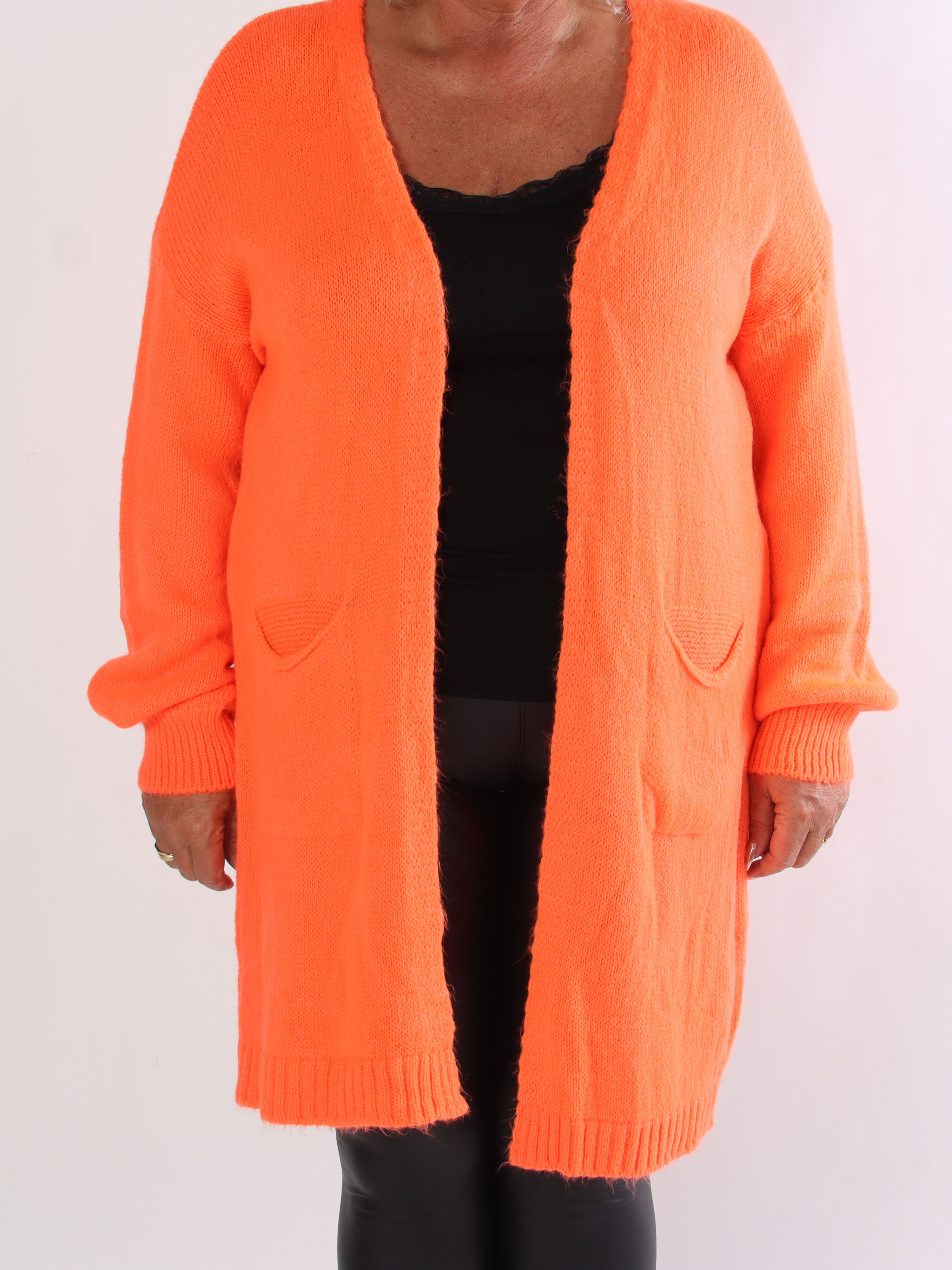 Valentine - Plus size strikcardigan med lommer