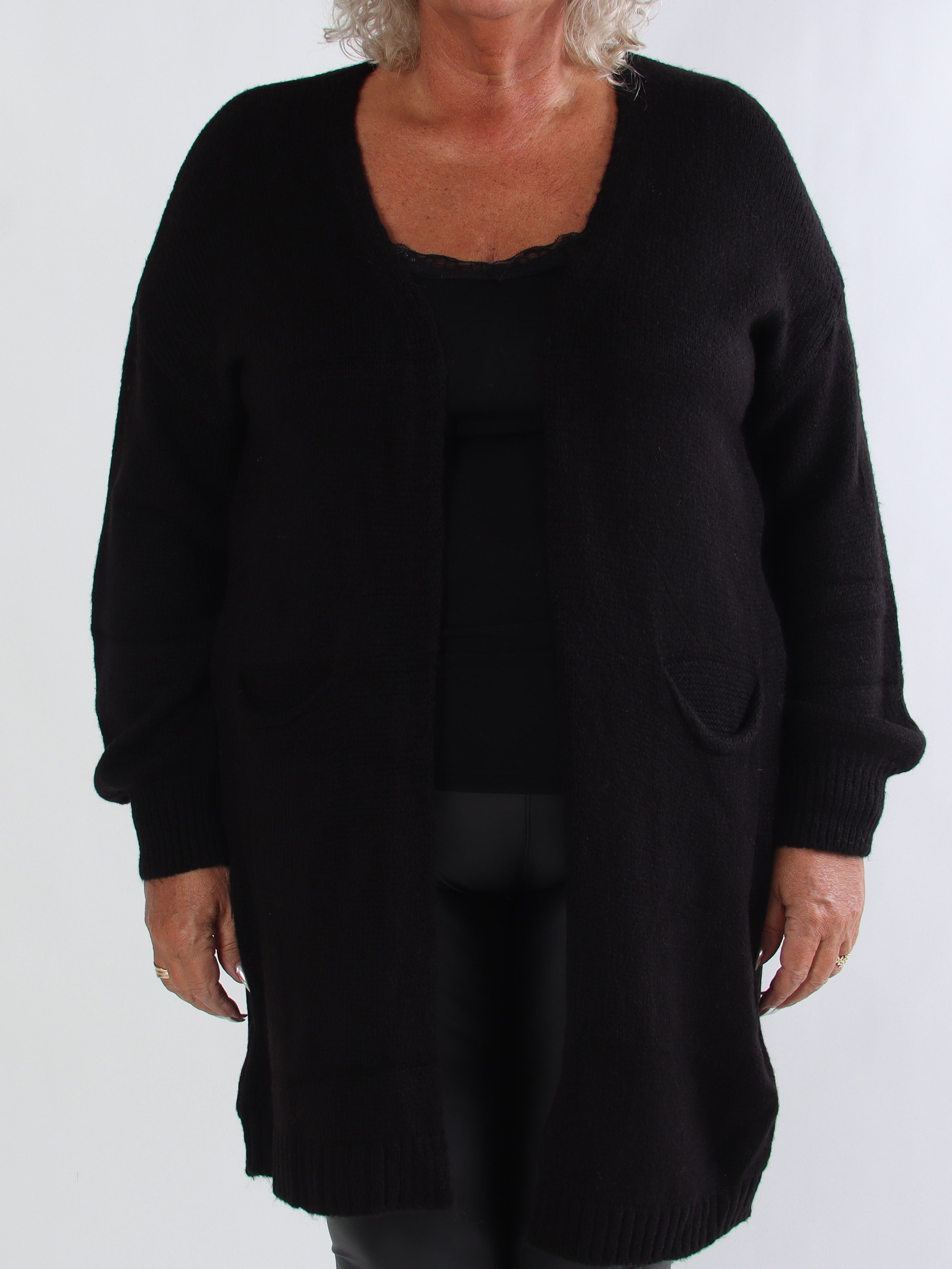 Valentine - Plus size strikcardigan med lommer