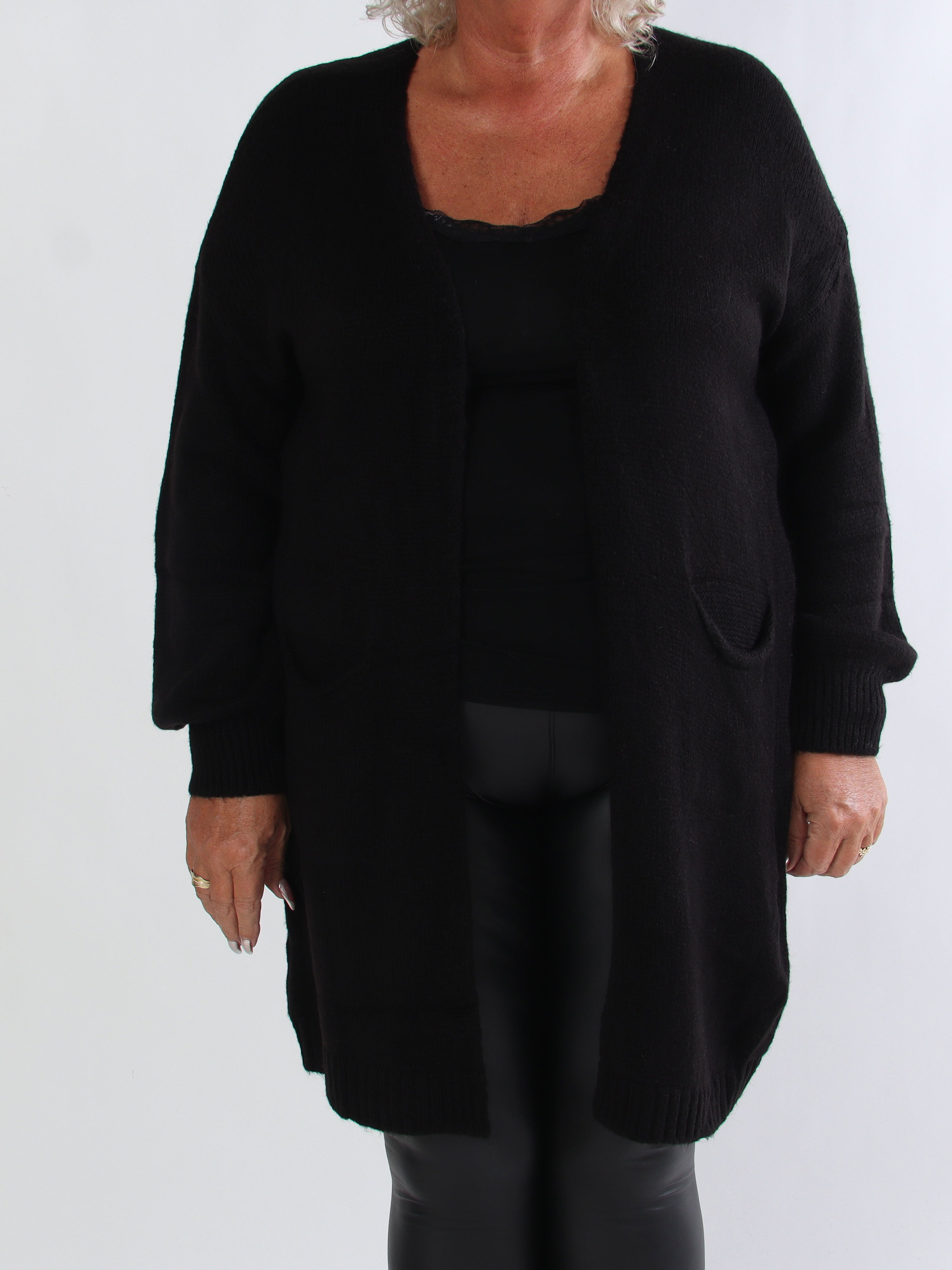 Valentine - Plus size strikcardigan med lommer