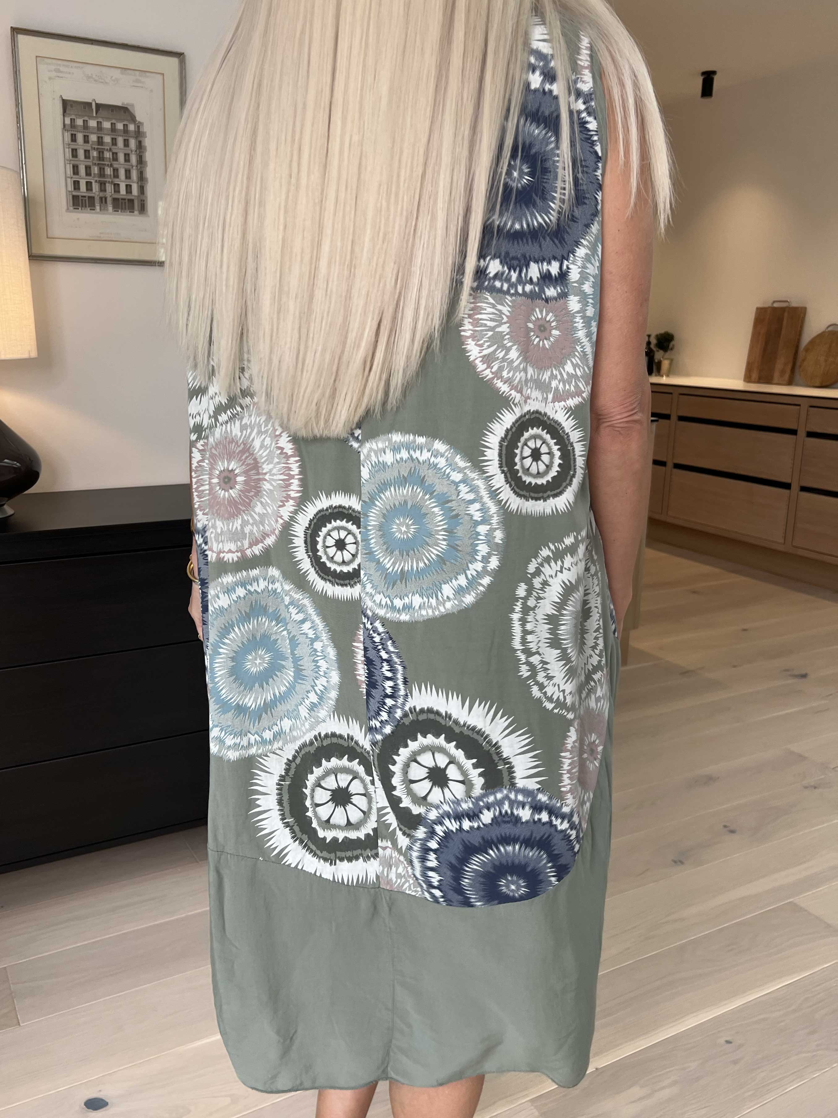 Valerie - Sommerkjole i let viskose stof med brede stropper