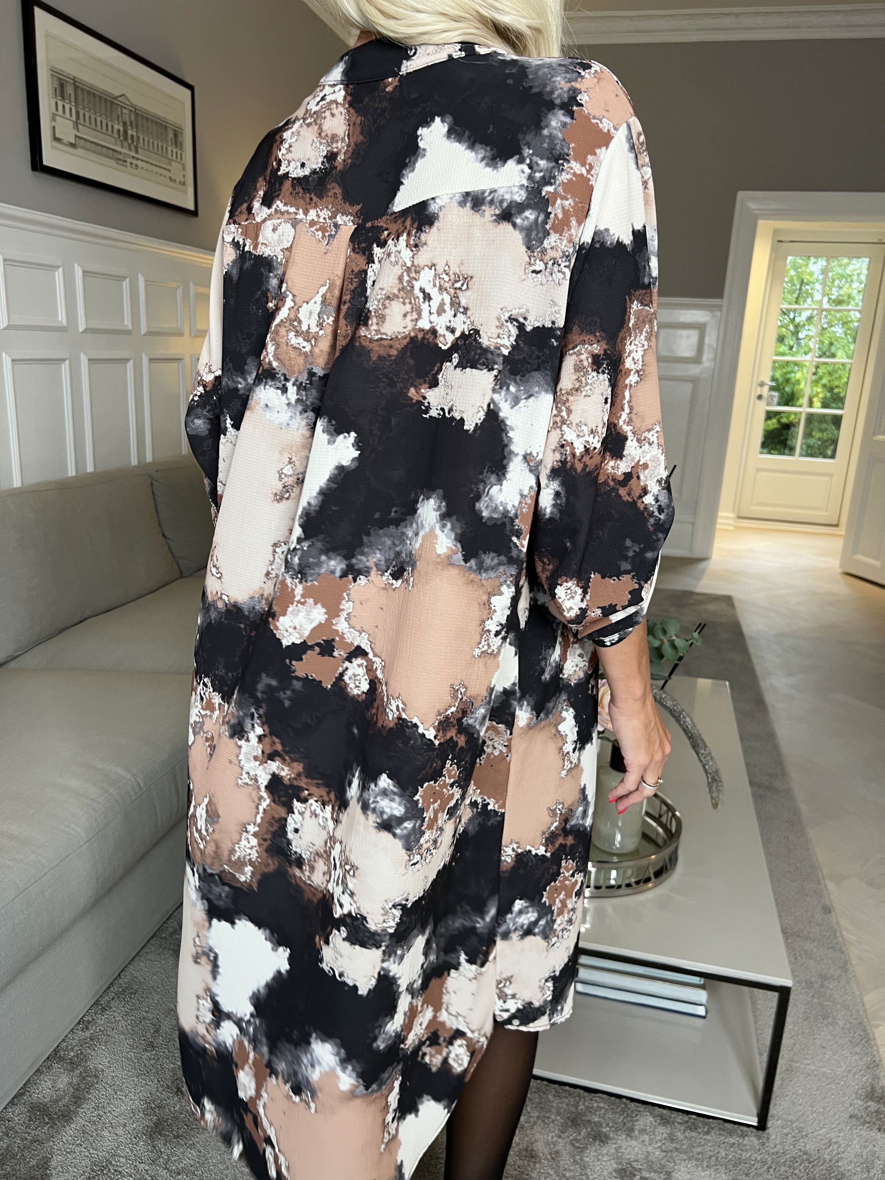 Vanesa Batik Long - Let og luftig mønstret kjole