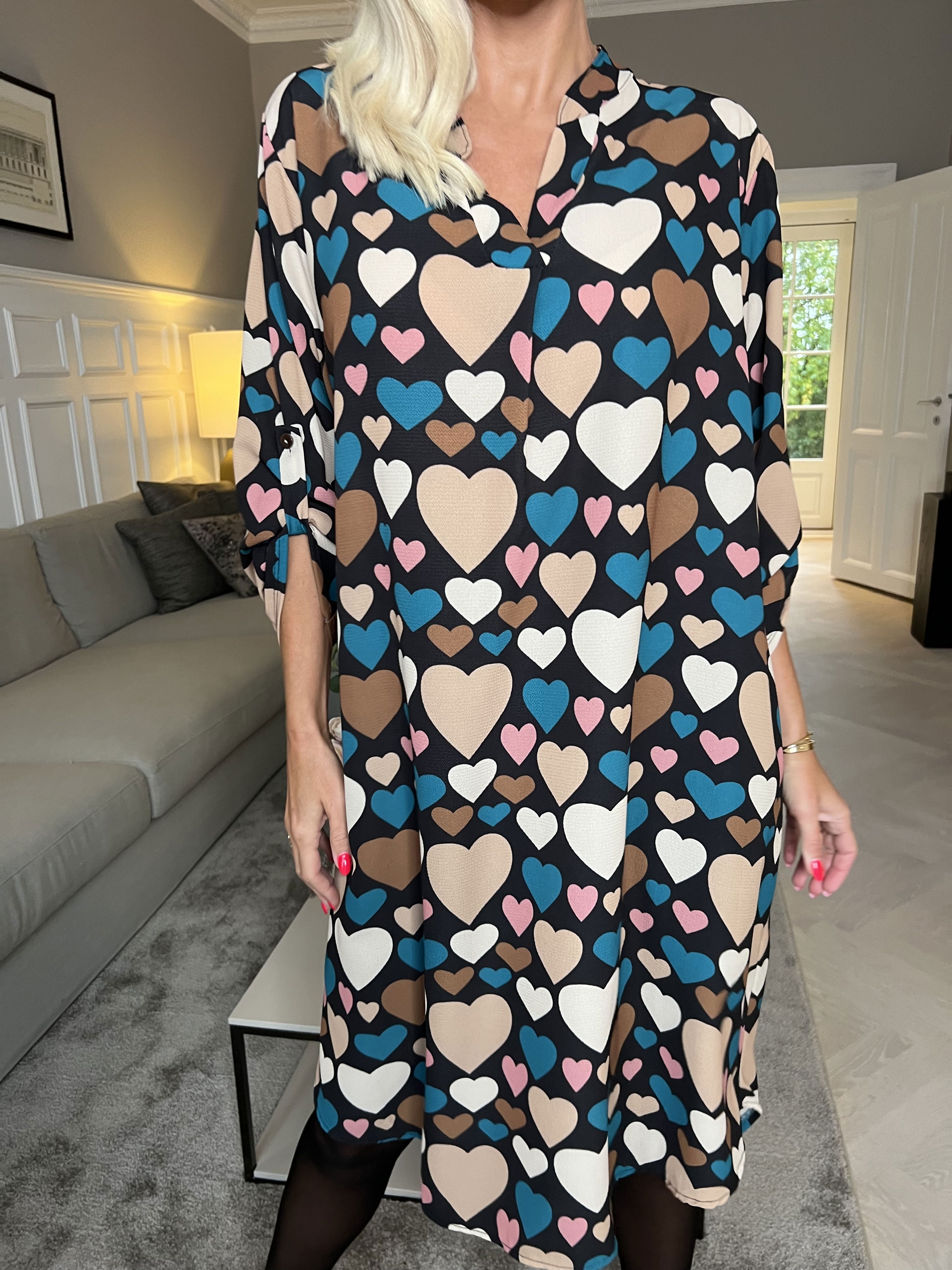 Vanesa Heart Long - Let og luftig kjole med hjerte mønster