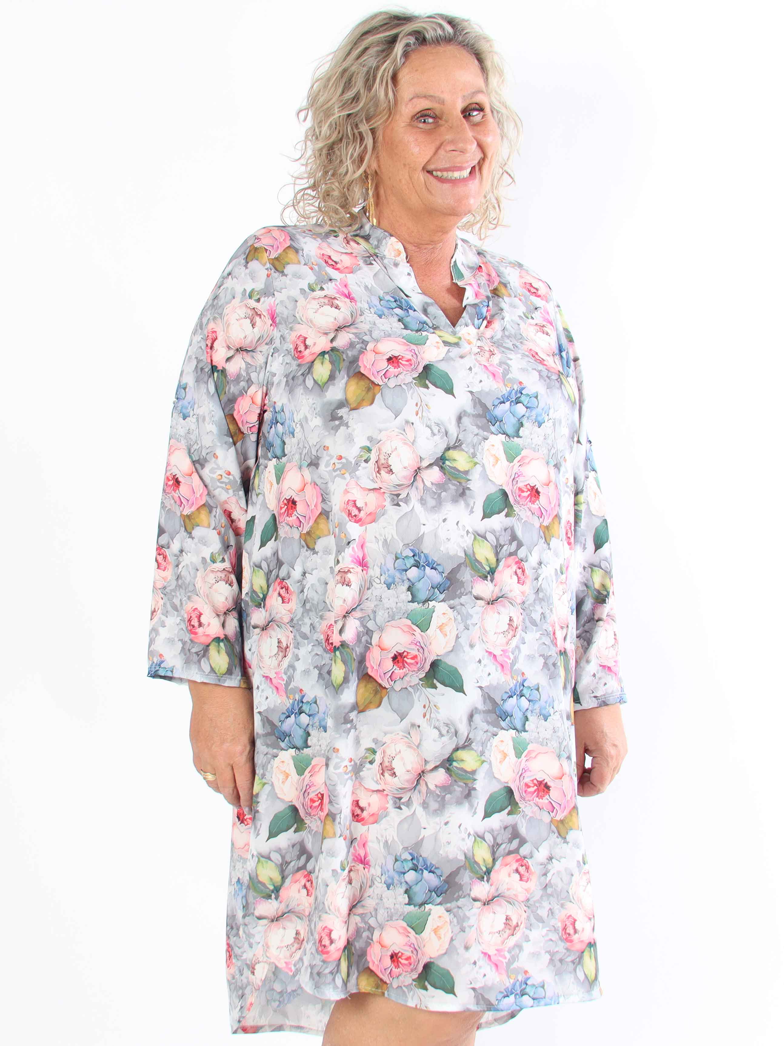 Vanesa Flower Dress - Plus size kjole i viskose med blomster motiver