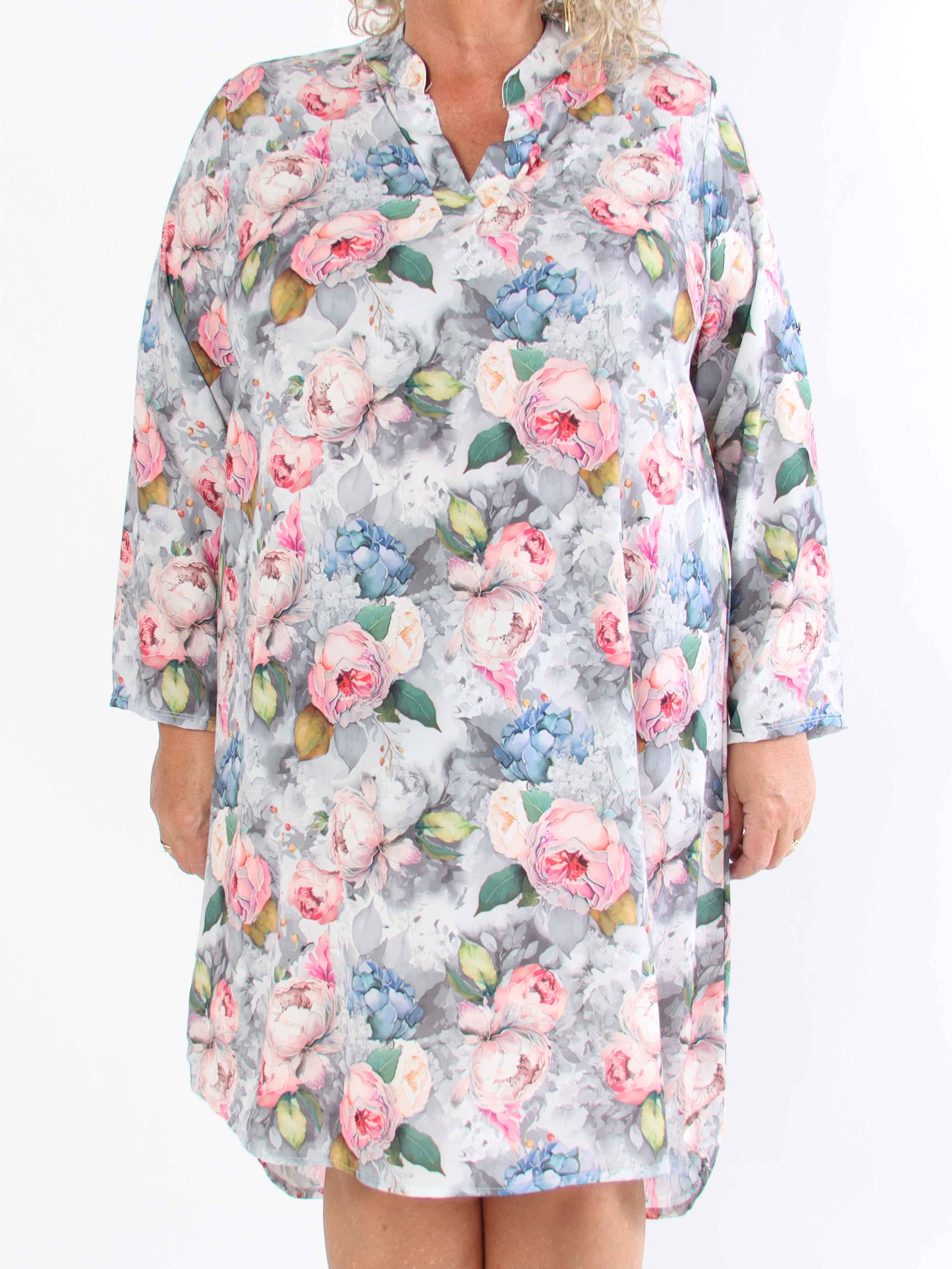 Vanesa Flower Dress - Plus size kjole i viskose med blomster motiver