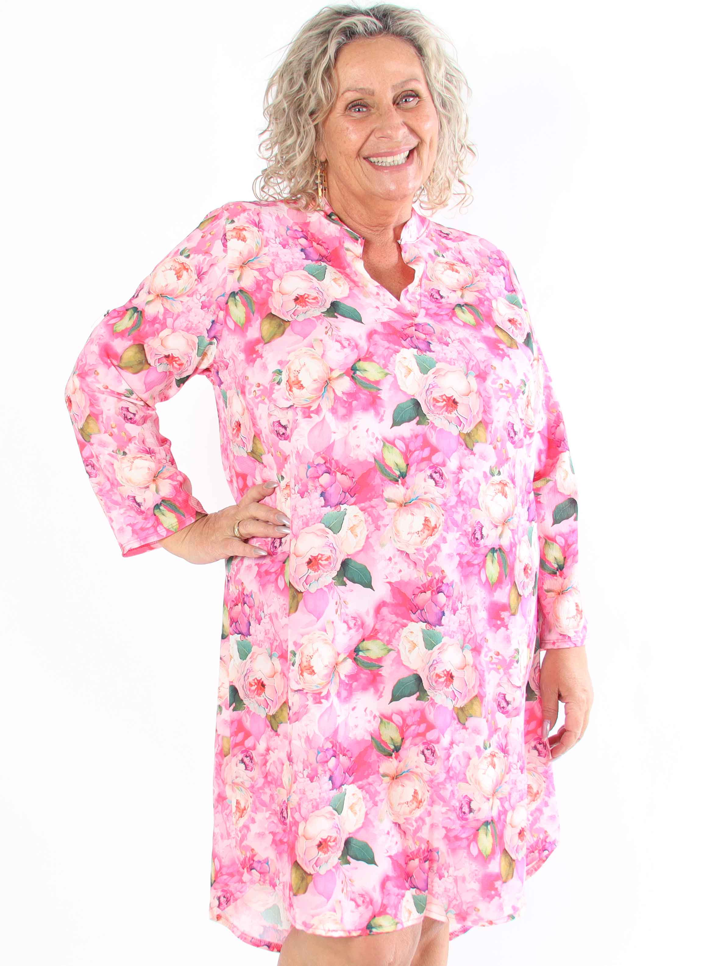 Vanesa Flower Dress - Plus size kjole i viskose med blomster motiver