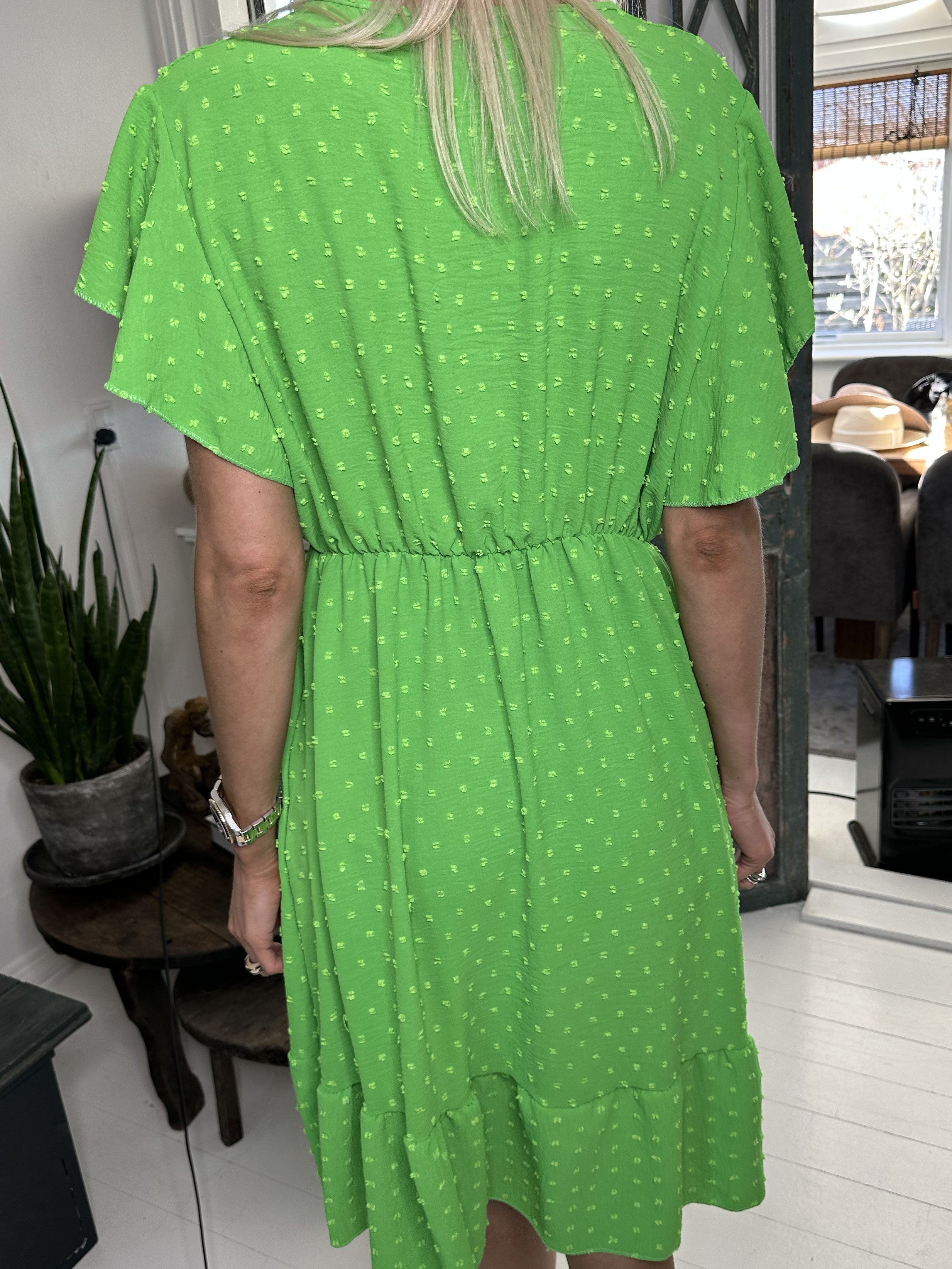 Vanilla - Sommerkjole med prikket detaljer og flæseærmer