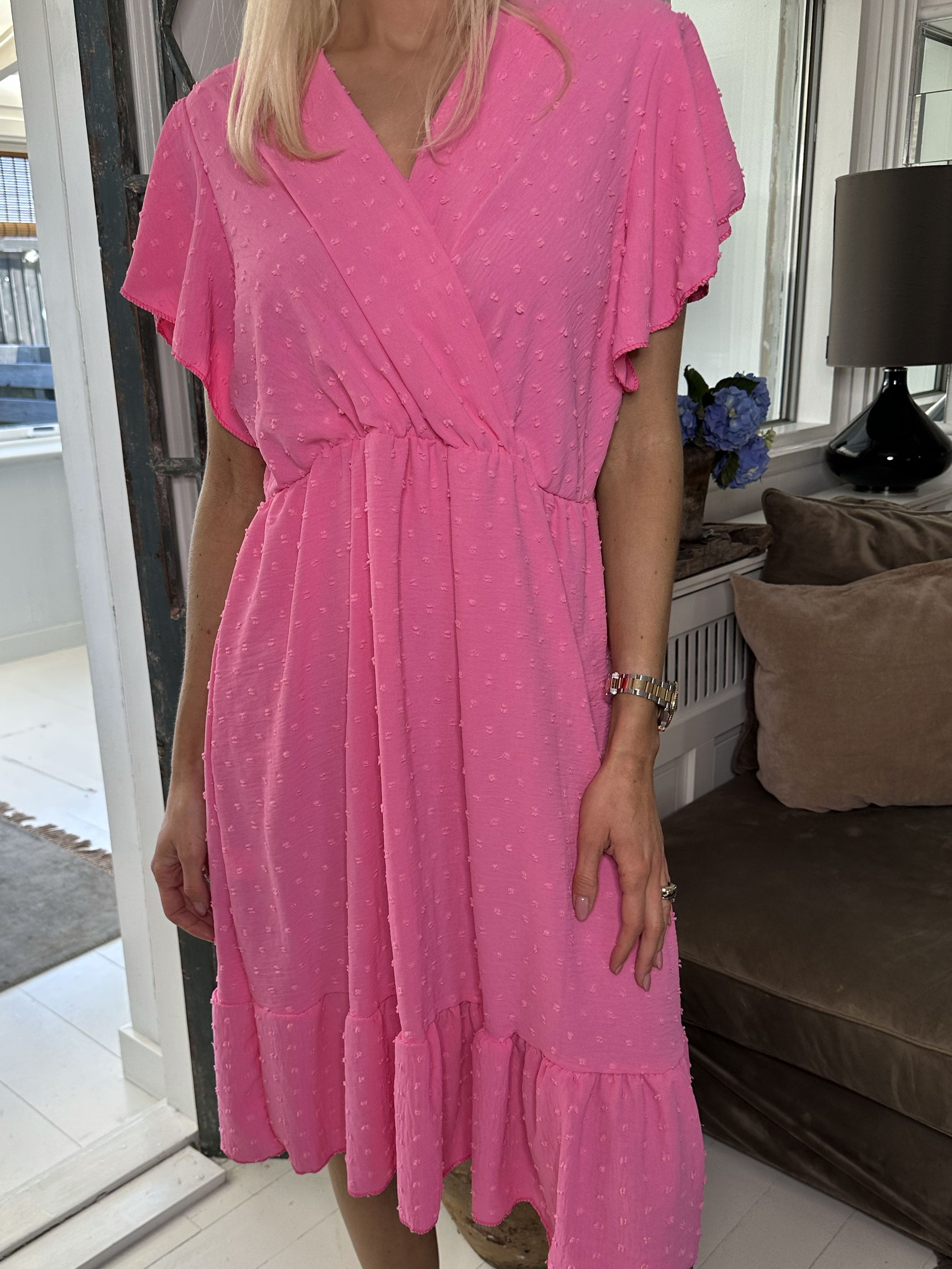 Vanilla - Sommerkjole med prikket detaljer og flæseærmer