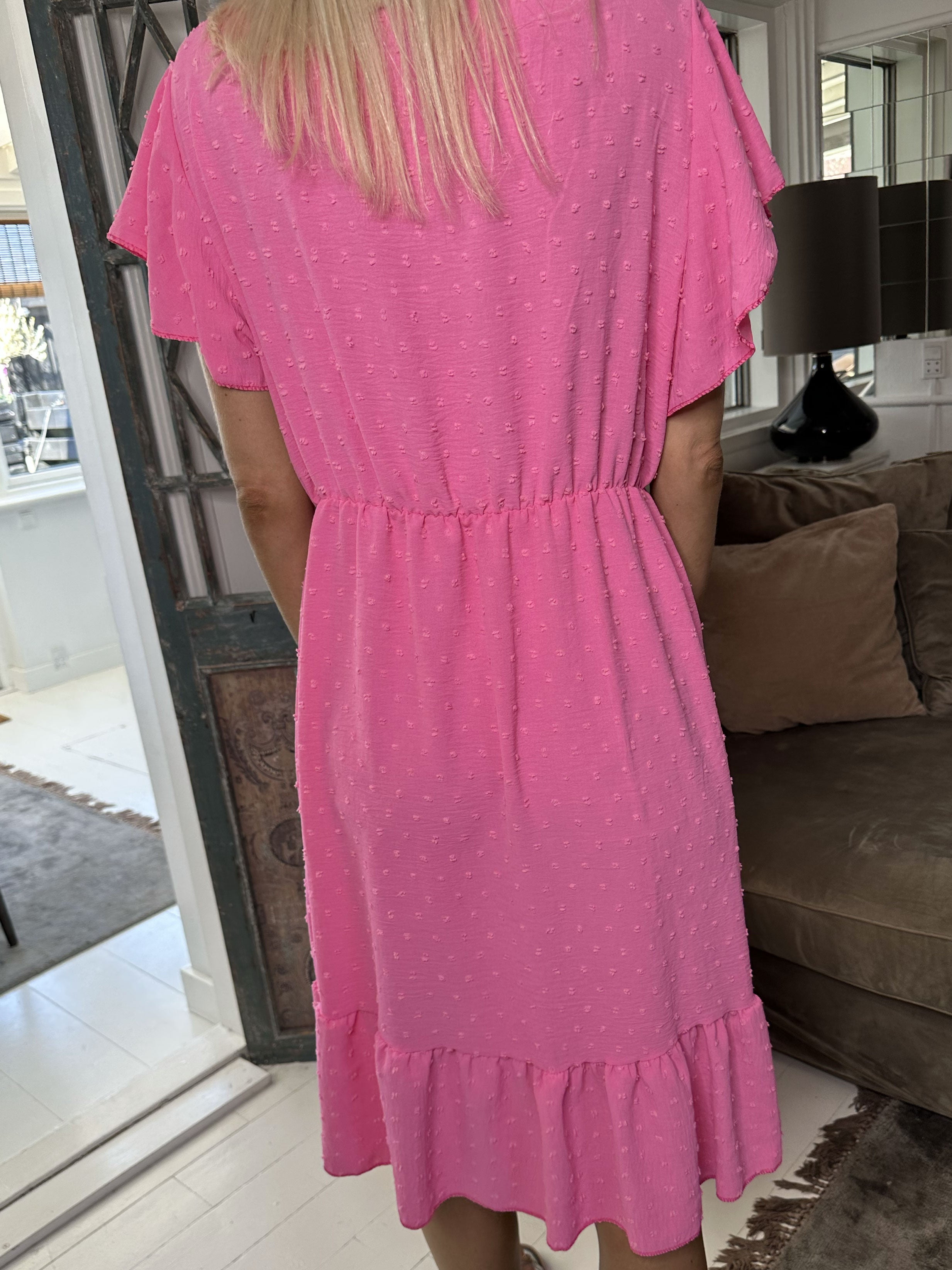 Vanilla - Sommerkjole med prikket detaljer og flæseærmer