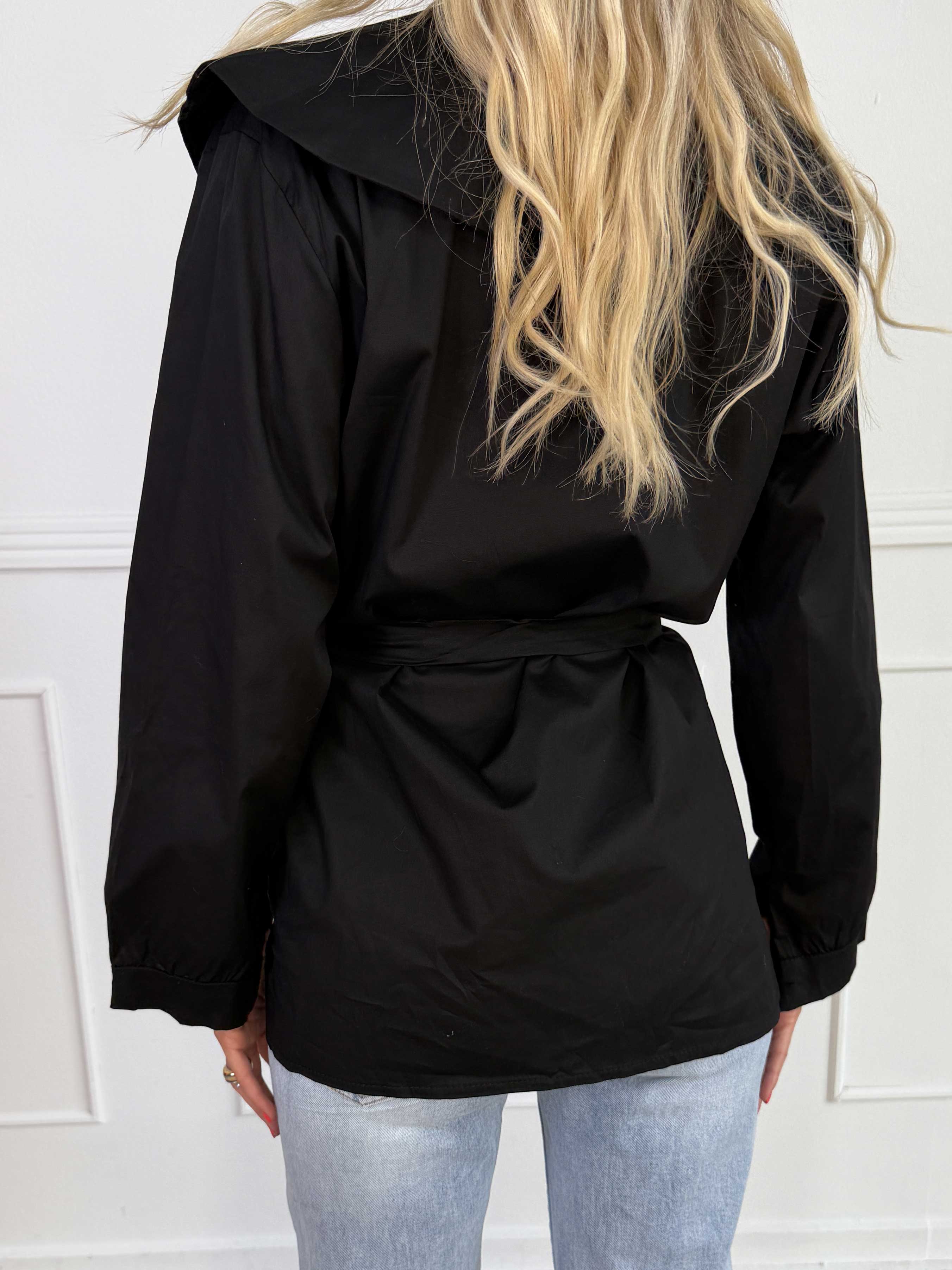 Venezia - Skjorte i bomuld med stor krave og fint bindebånd