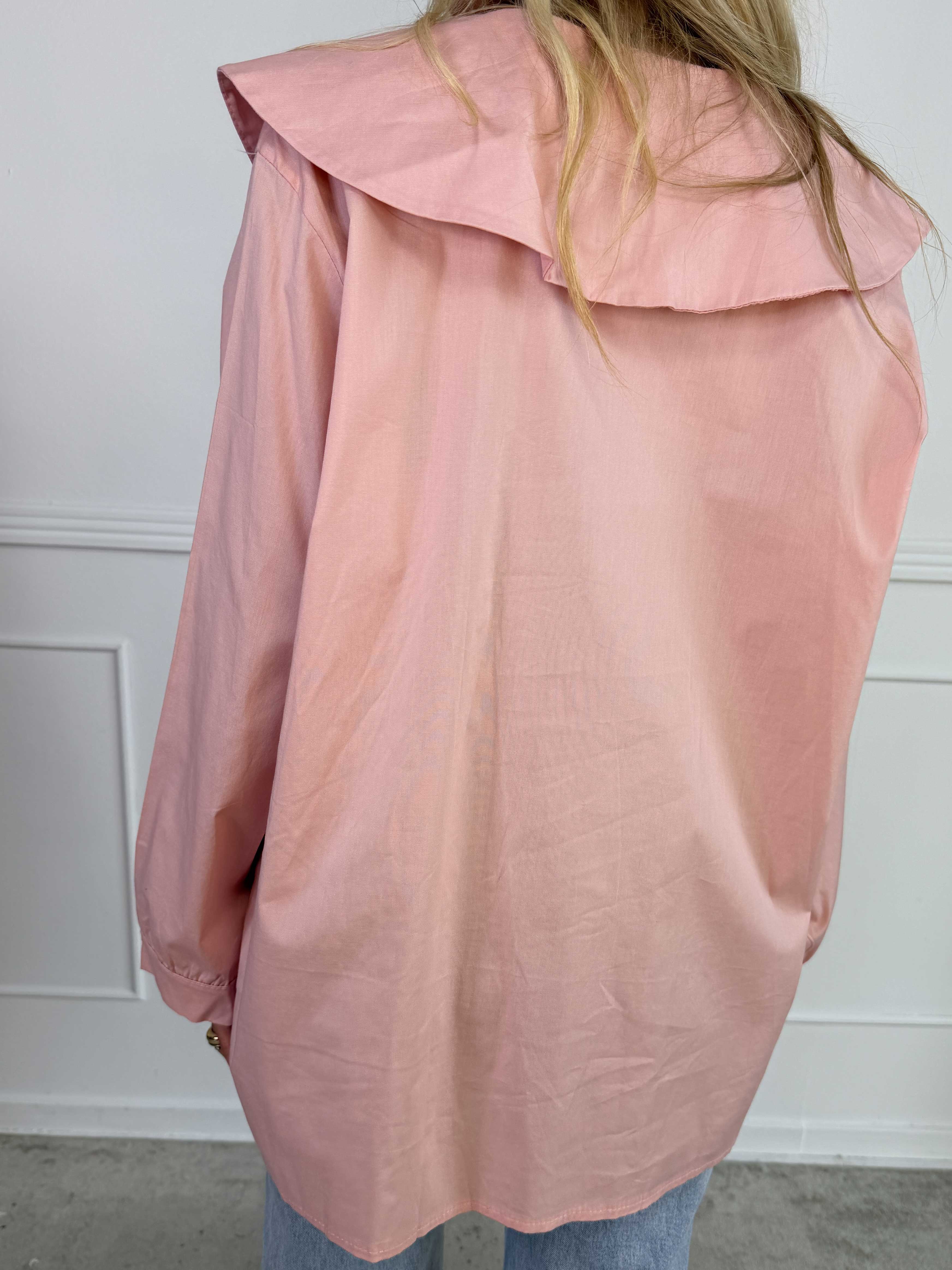 Venezia - Skjorte i bomuld med stor krave og fint bindebånd