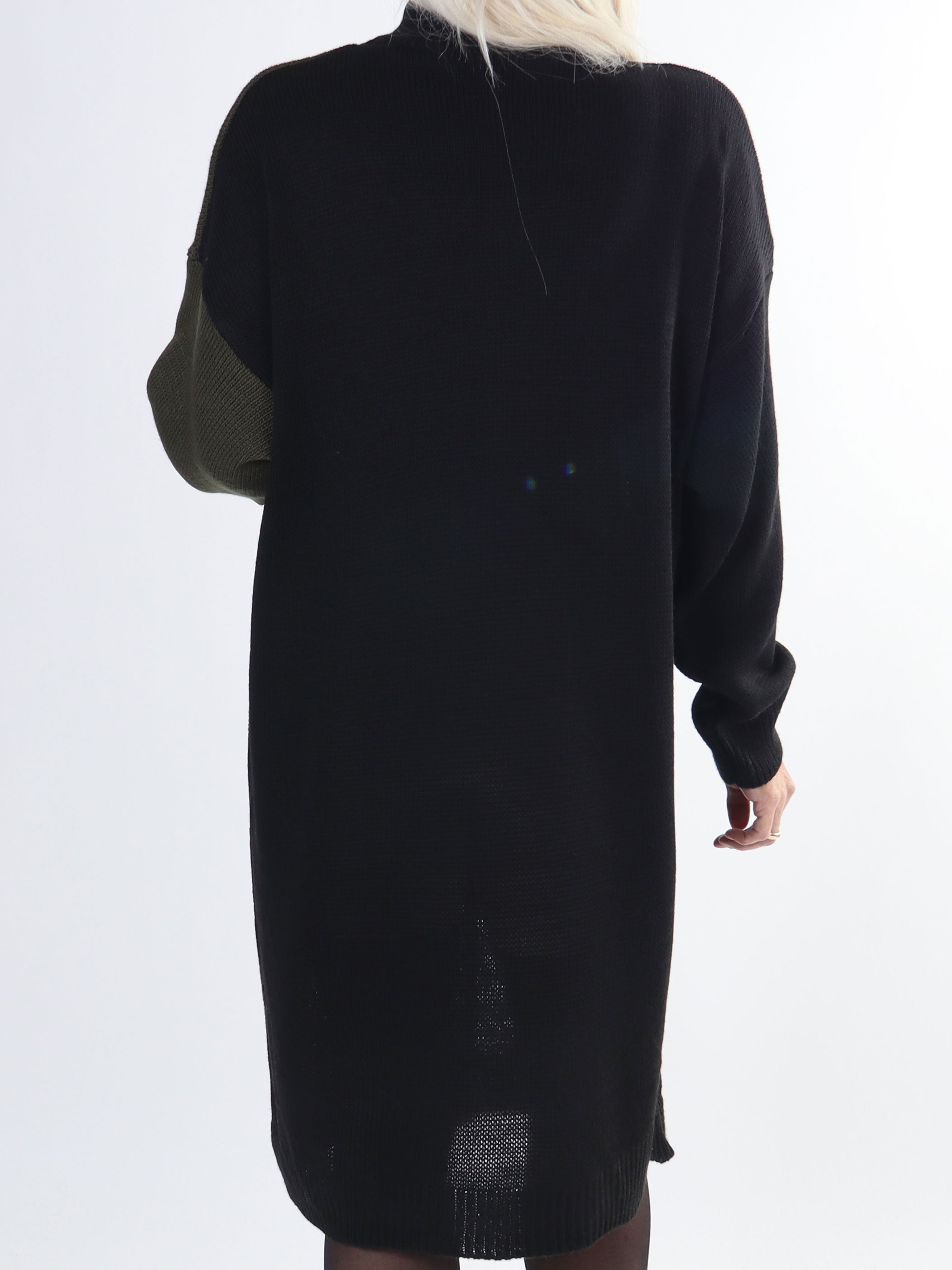 Venezia - Plus size højhalset tofarvet strikkjole