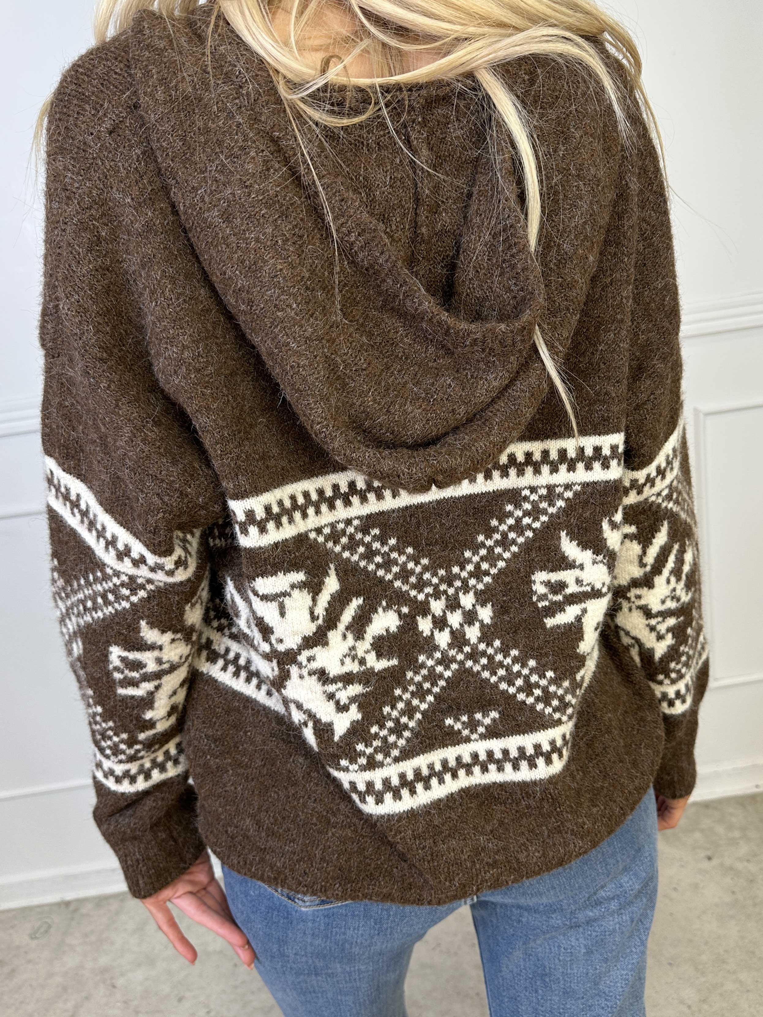 Veni - Hyggelig mønstret uldstrik med snøre i udskæringen