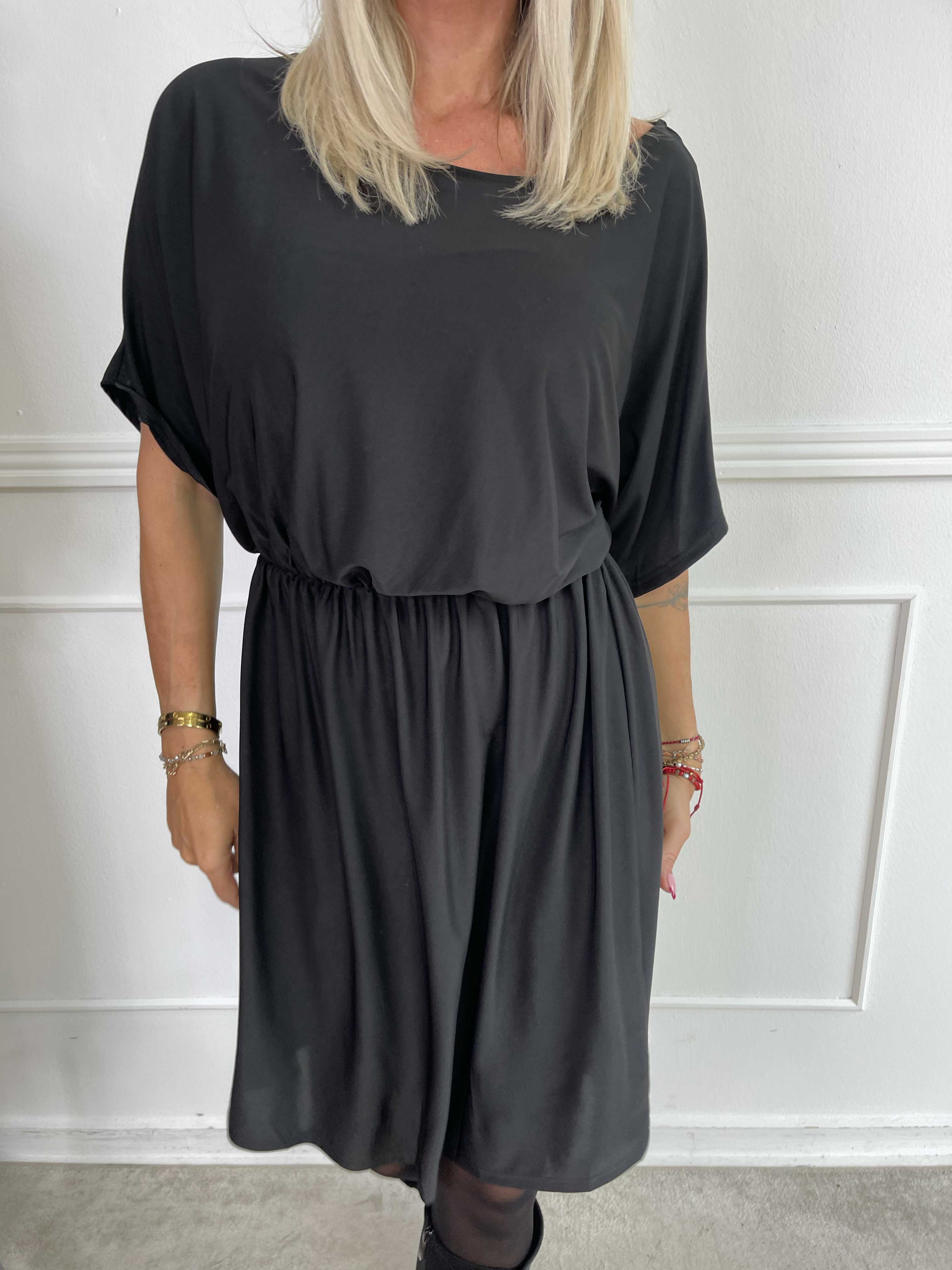 Venus Plain - Elastisk ensfarvet kjole med elastik i taljen