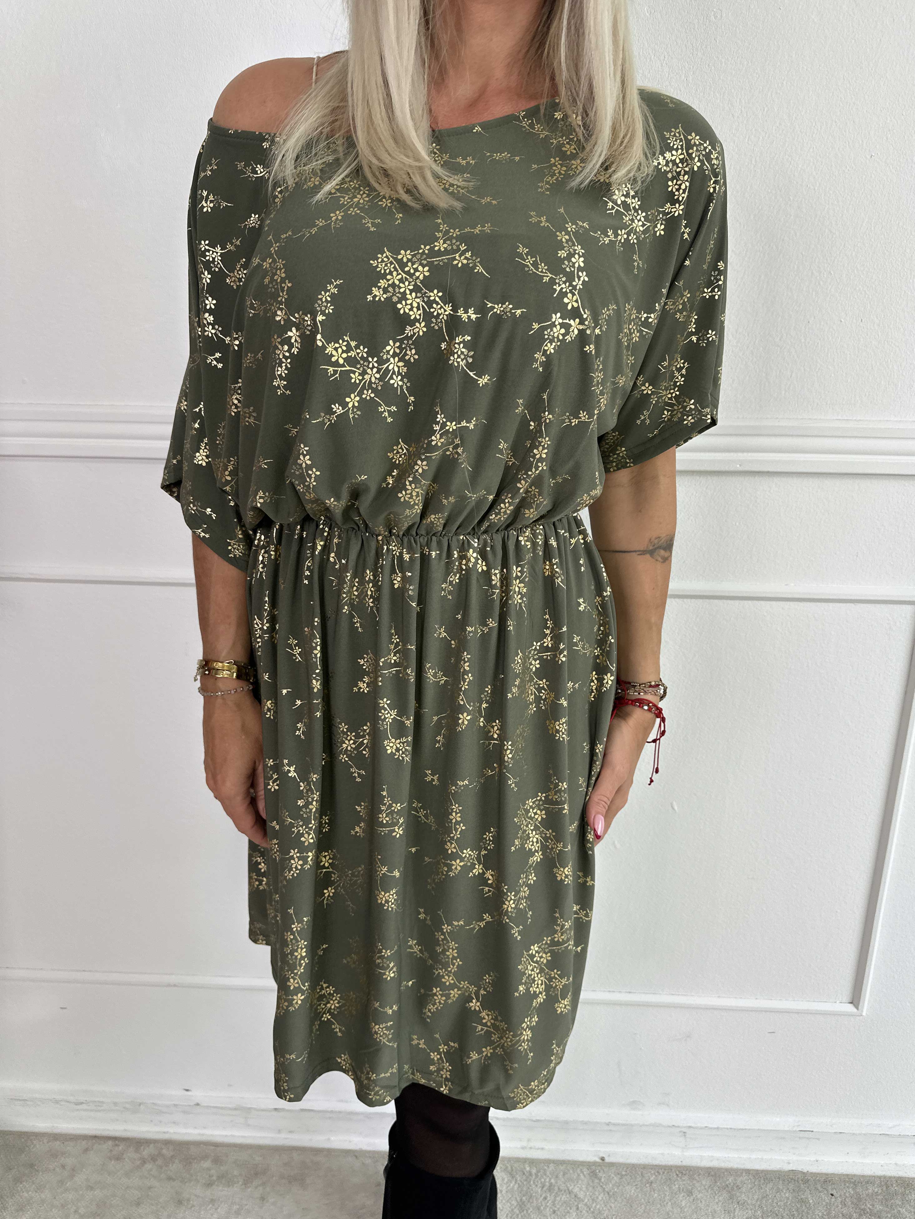 Venus Gold - Elastisk kjole mønstret med guld blomster