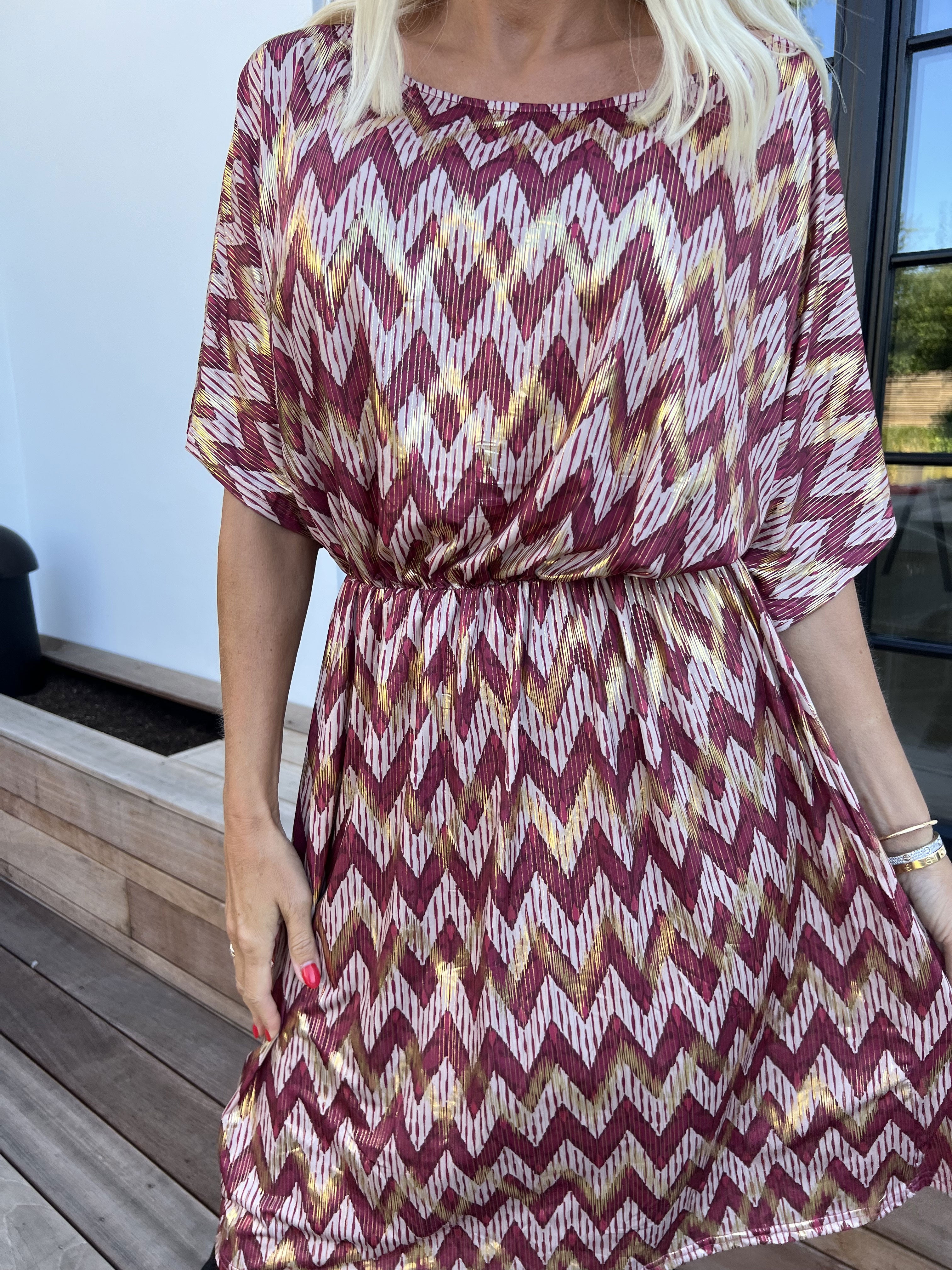 Venus Zigzag - Elastisk mønstret kjole med guld detaljer