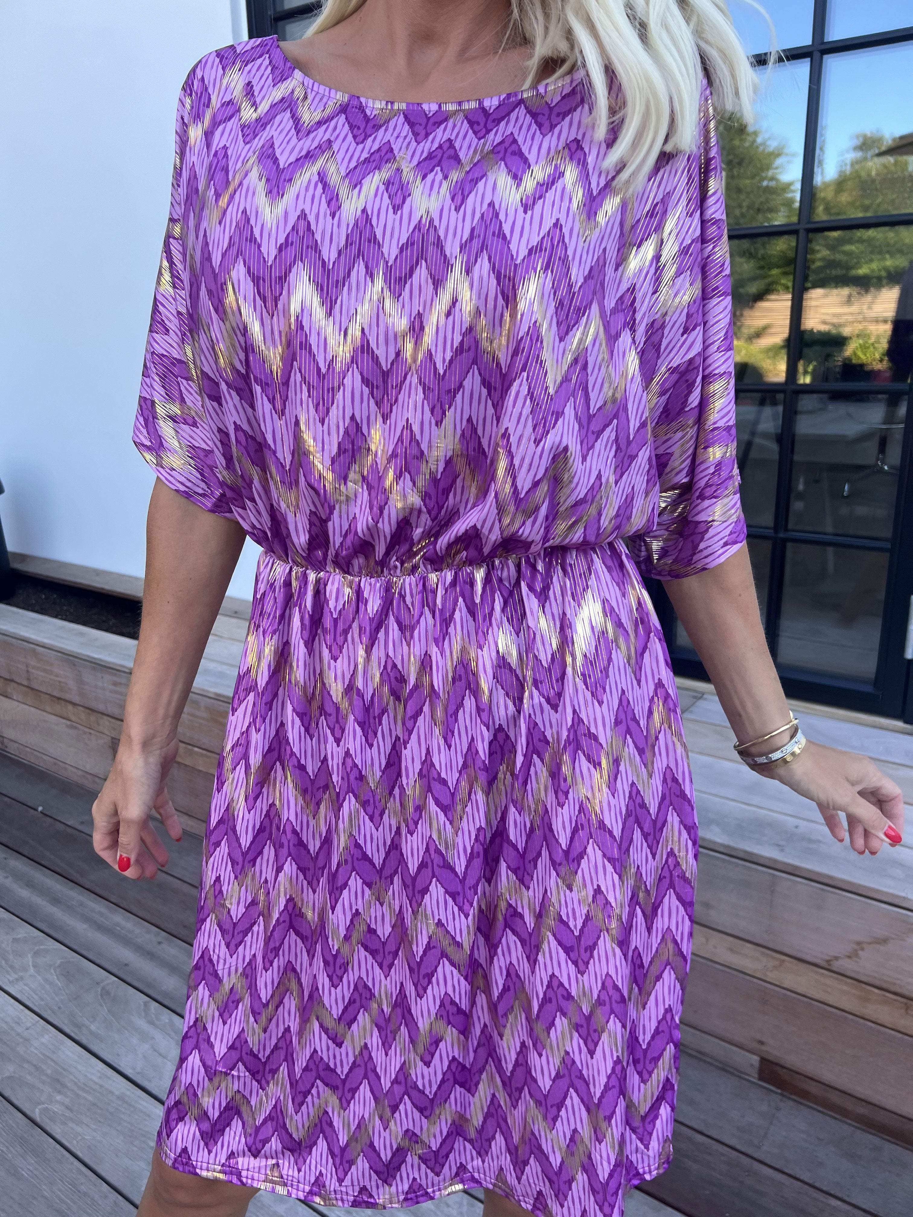 Venus Zigzag - Elastisk mønstret kjole med guld detaljer