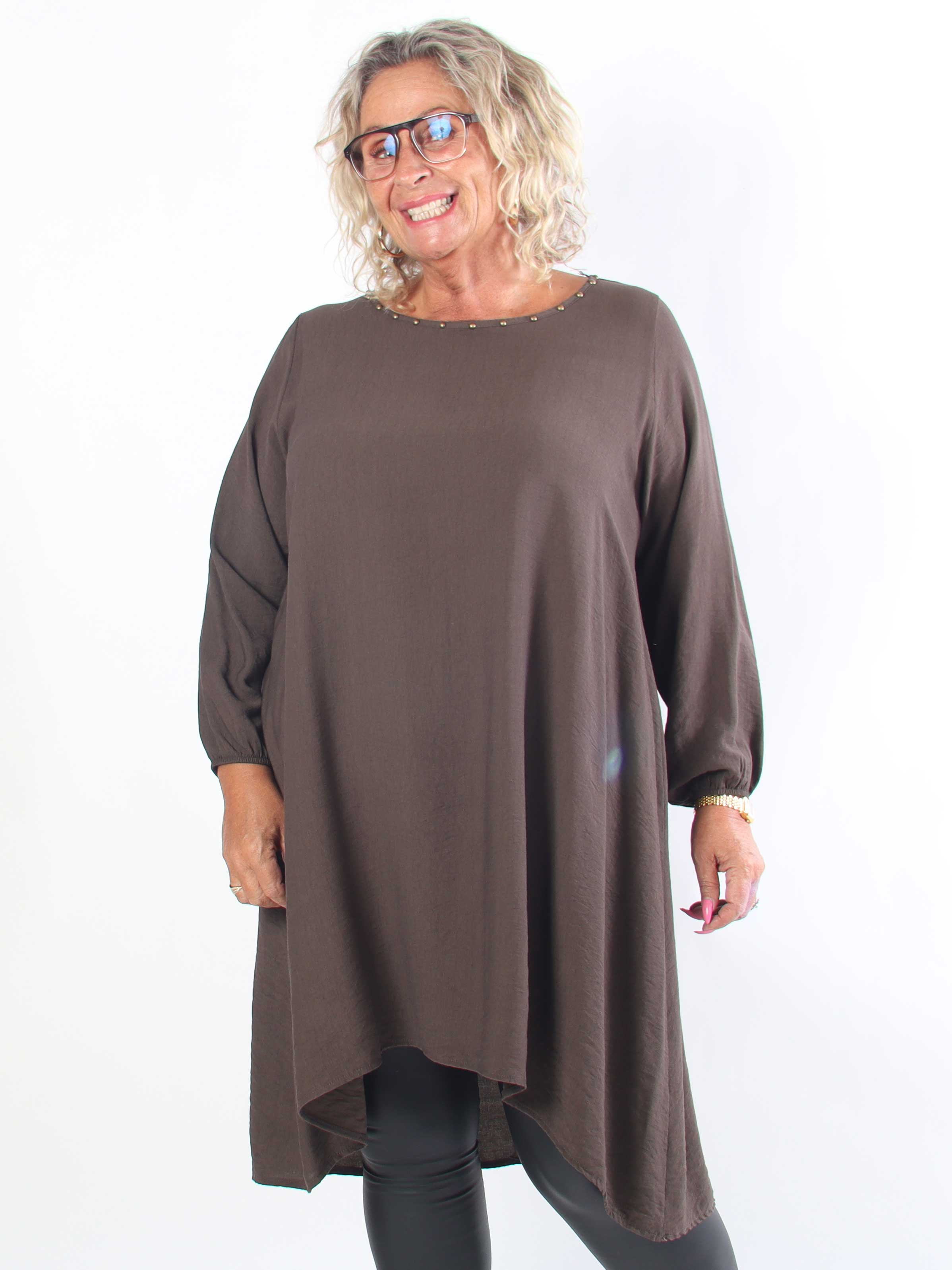 Vienna - Elegant plus size tunikakjole i viskose med fine nittedetaljer
