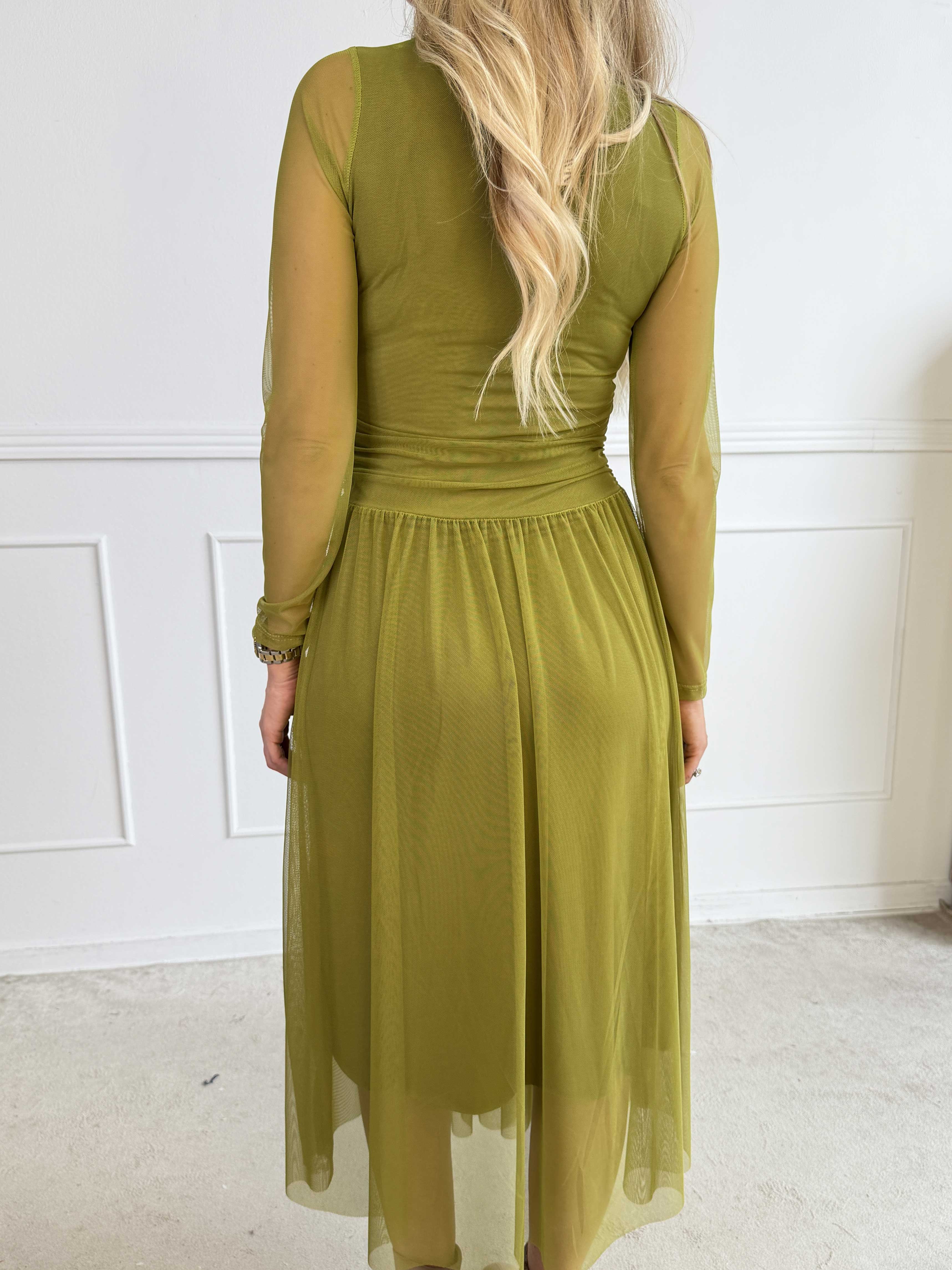 Viola - Elegant og feminin kjole i stretchy mesh med transparente ærmer