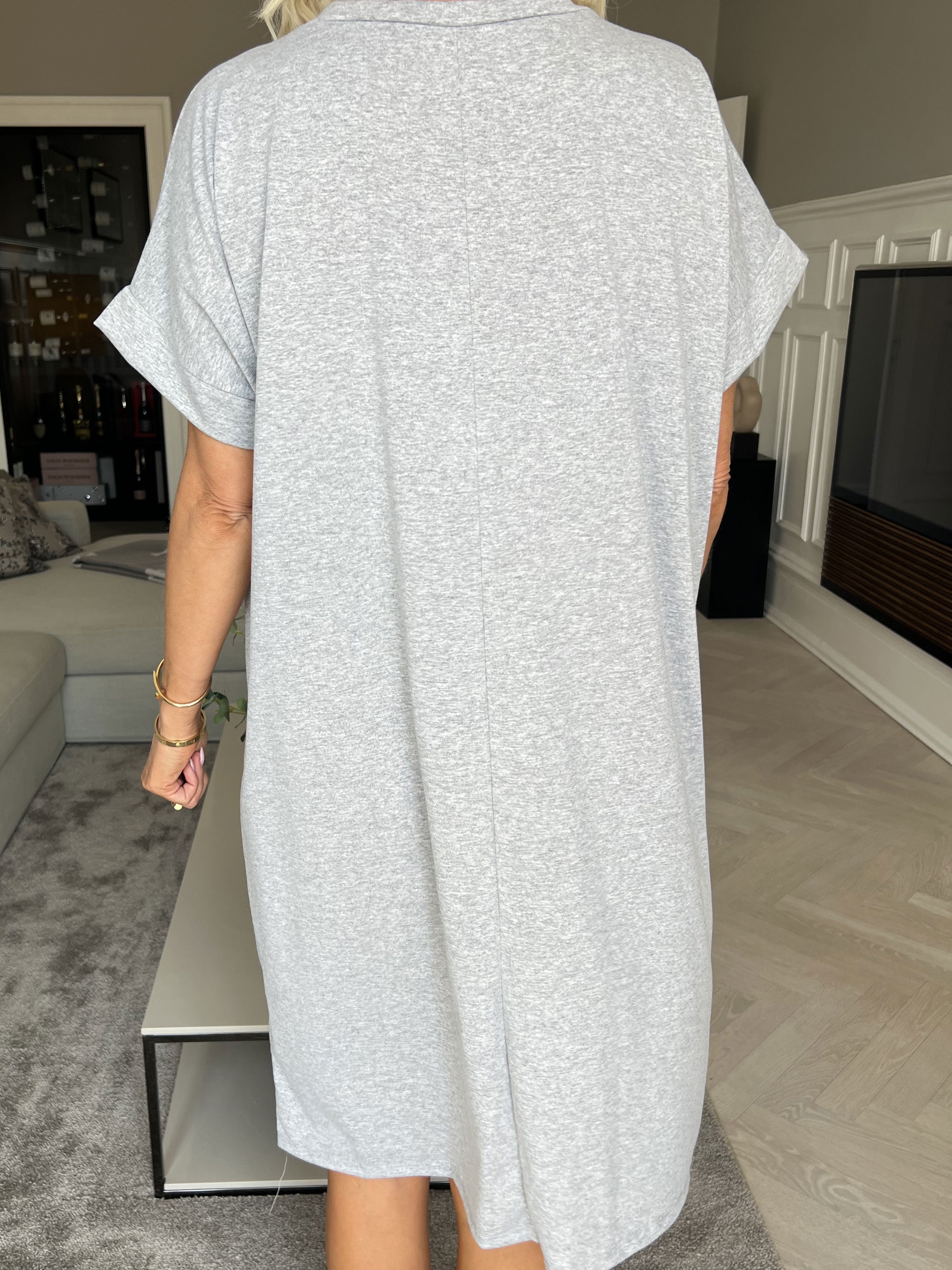 Virginia - Blød t-shirt kjole med motiv