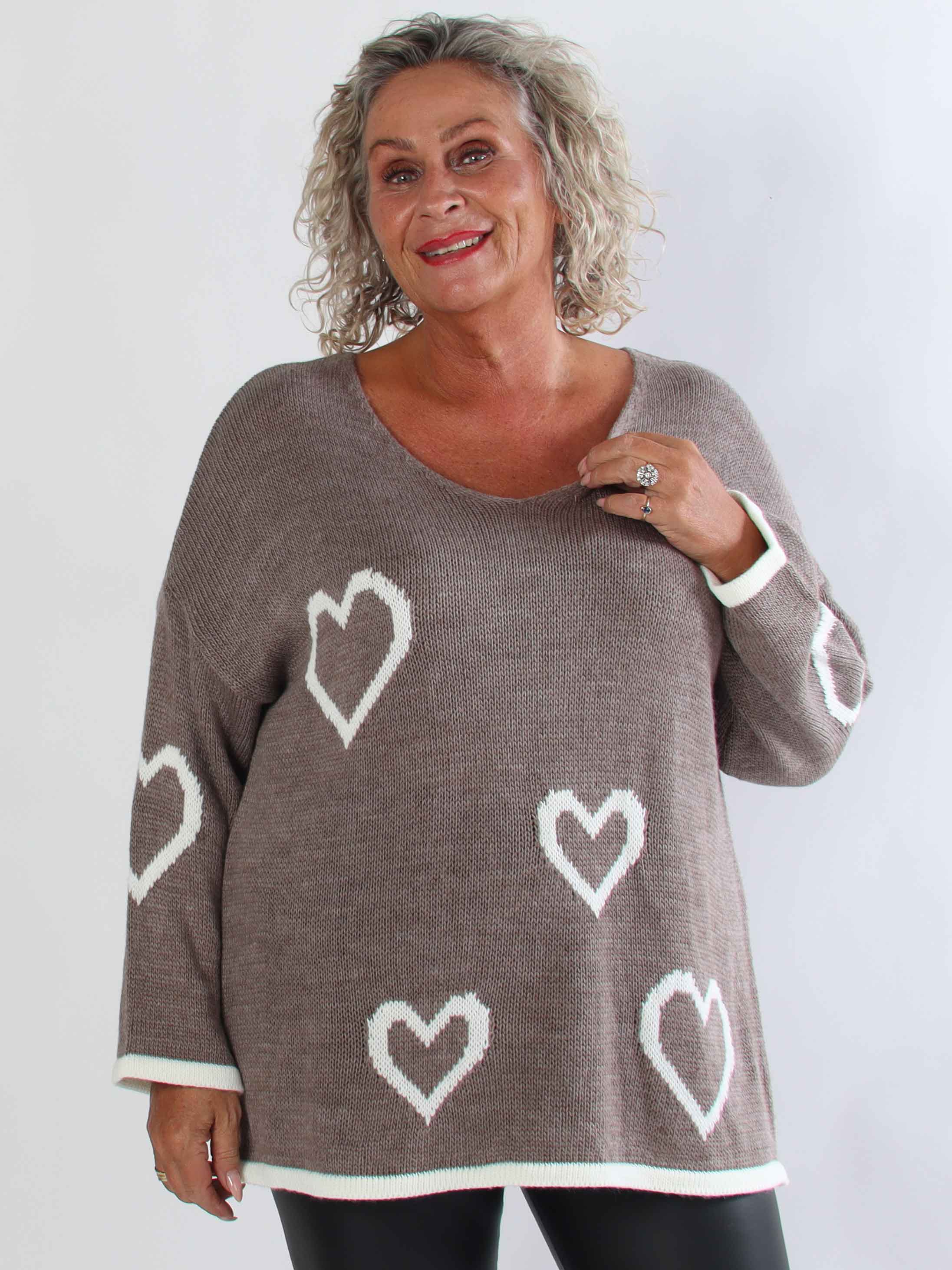 Vivianne - Sød plus size strikbluse med fine hjerter