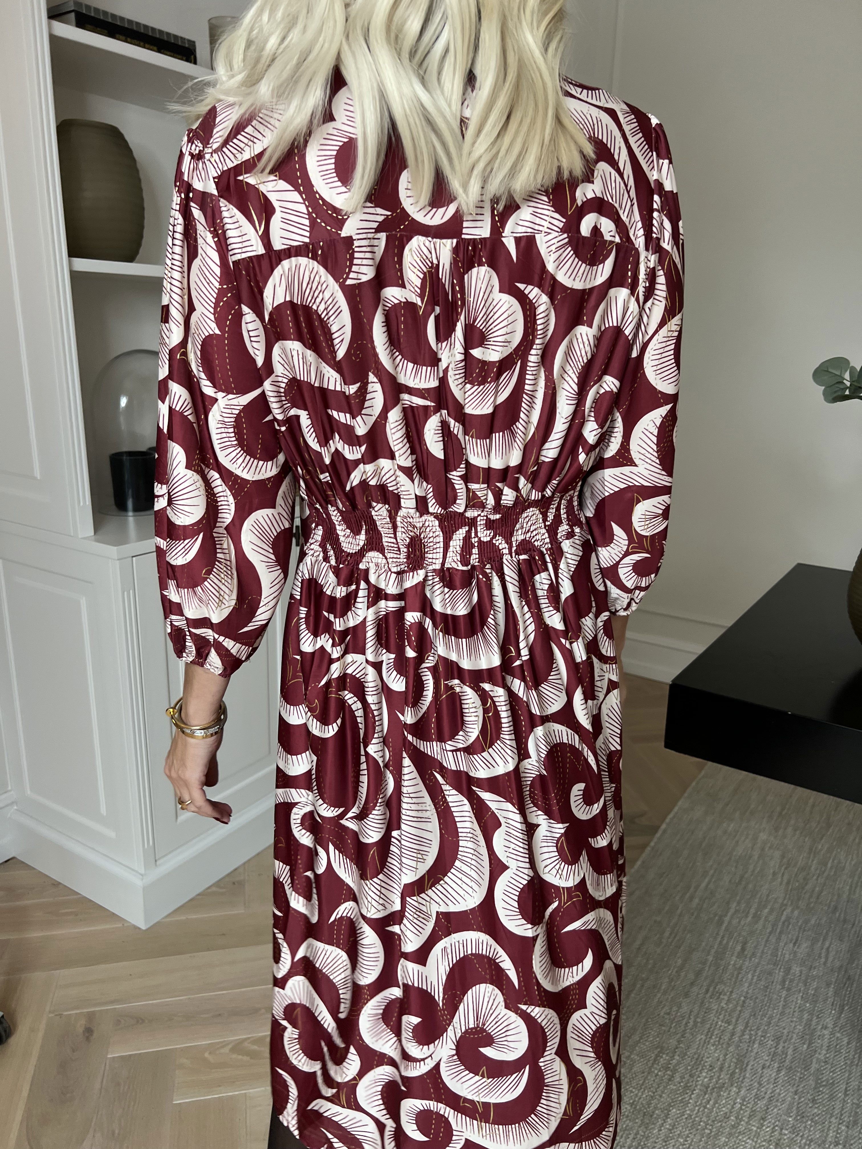 Vivien Royal - 3/4 ærmet kjole med mønster og slåede knapper