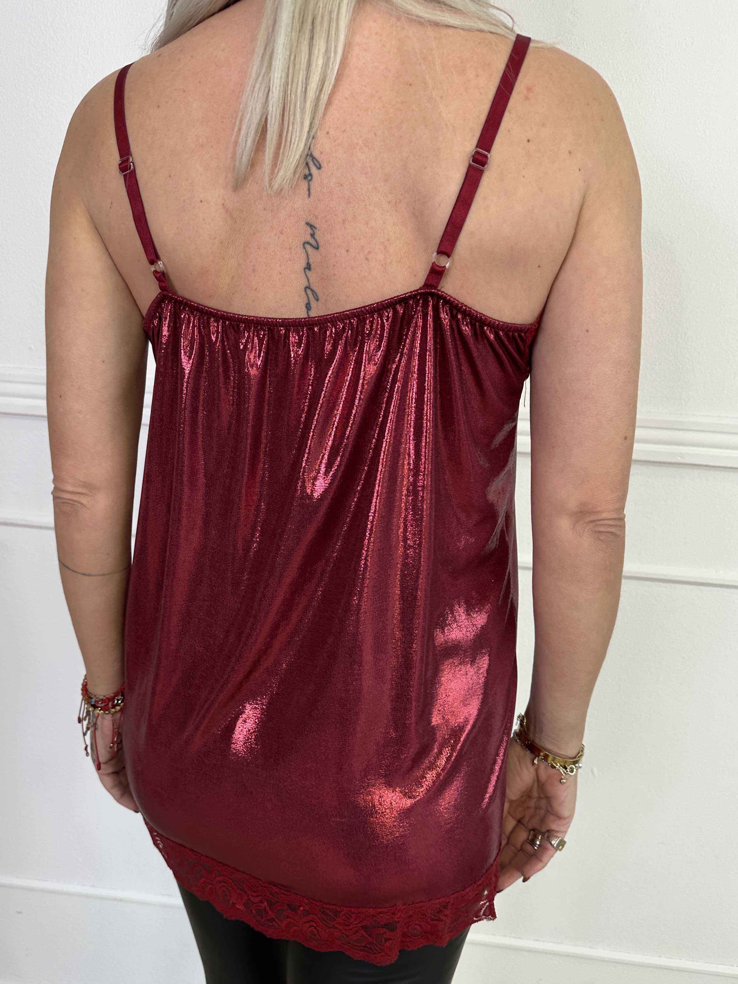 Vivil - Shiny elastisk top med blondekanter