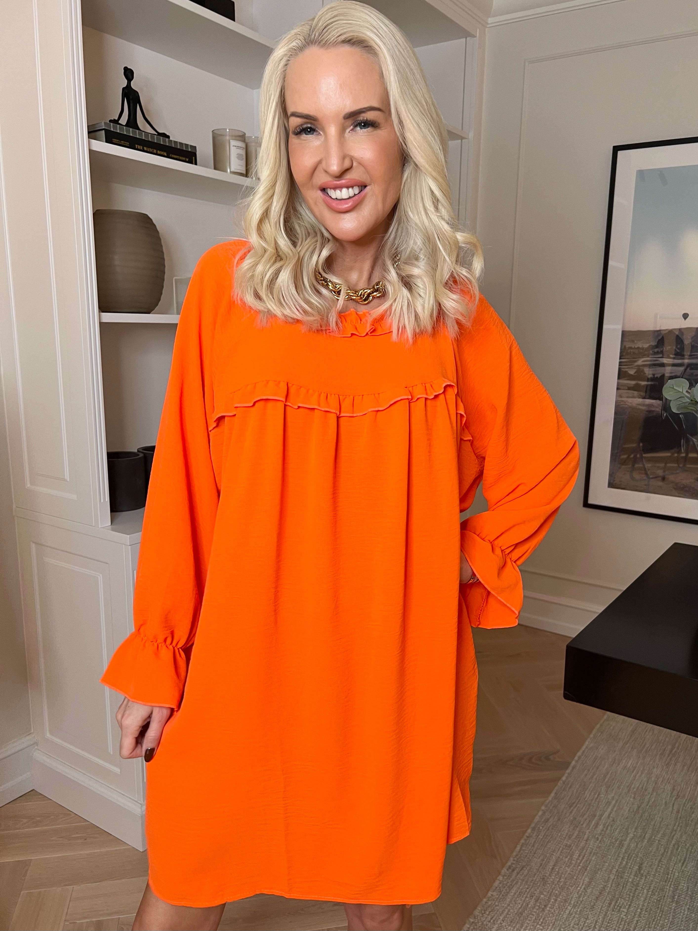 Waleria - Sød kjole i viskose med fine flæsedetaljer