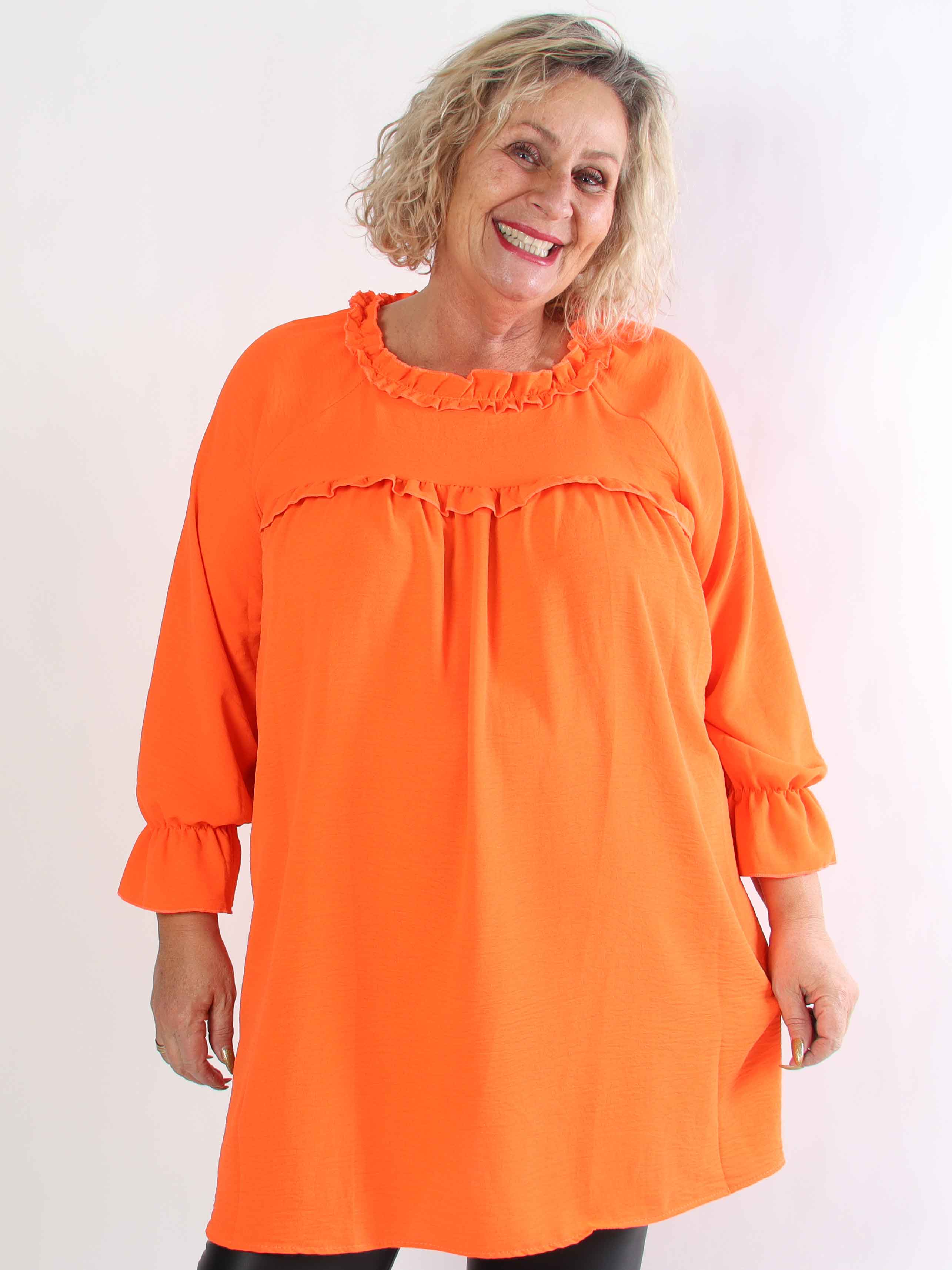 Waleria - Sød plus size kjole i viskose med fine flæsedetaljer