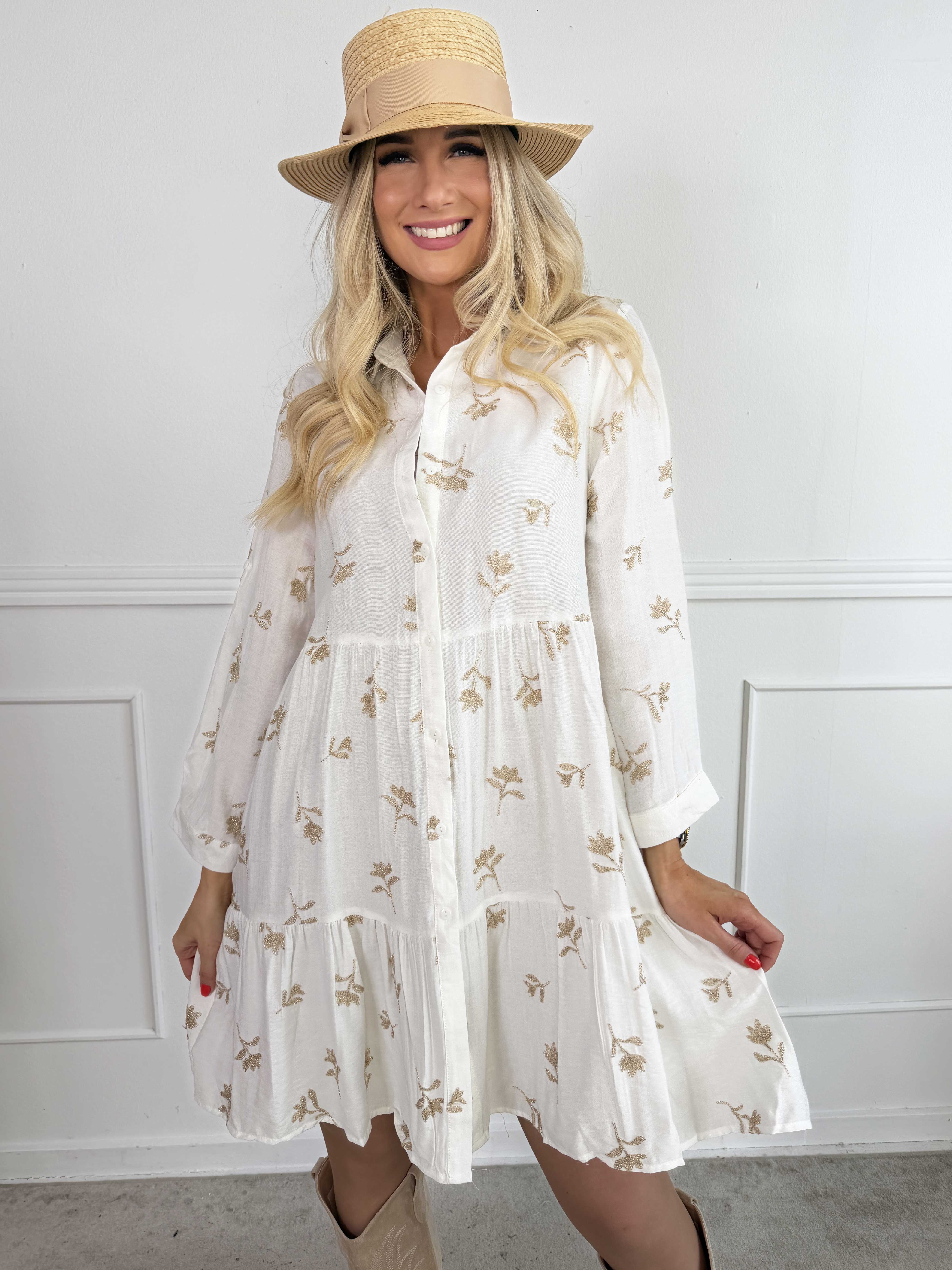 Wania - Sød kjole i viskose med fine blomster broderinger