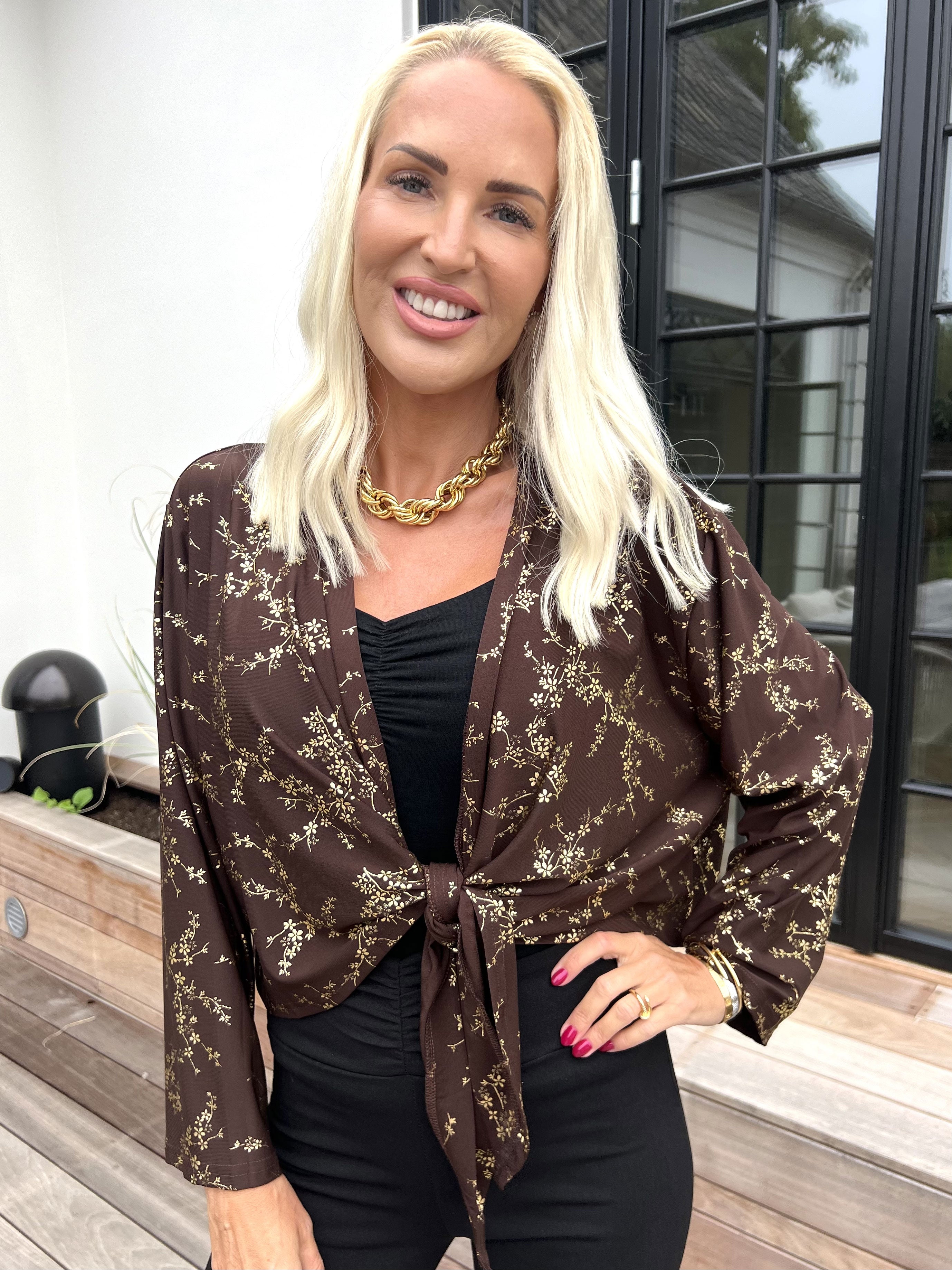 Werena Gold - Kort elastisk cardigan detaljeret med guld blomster