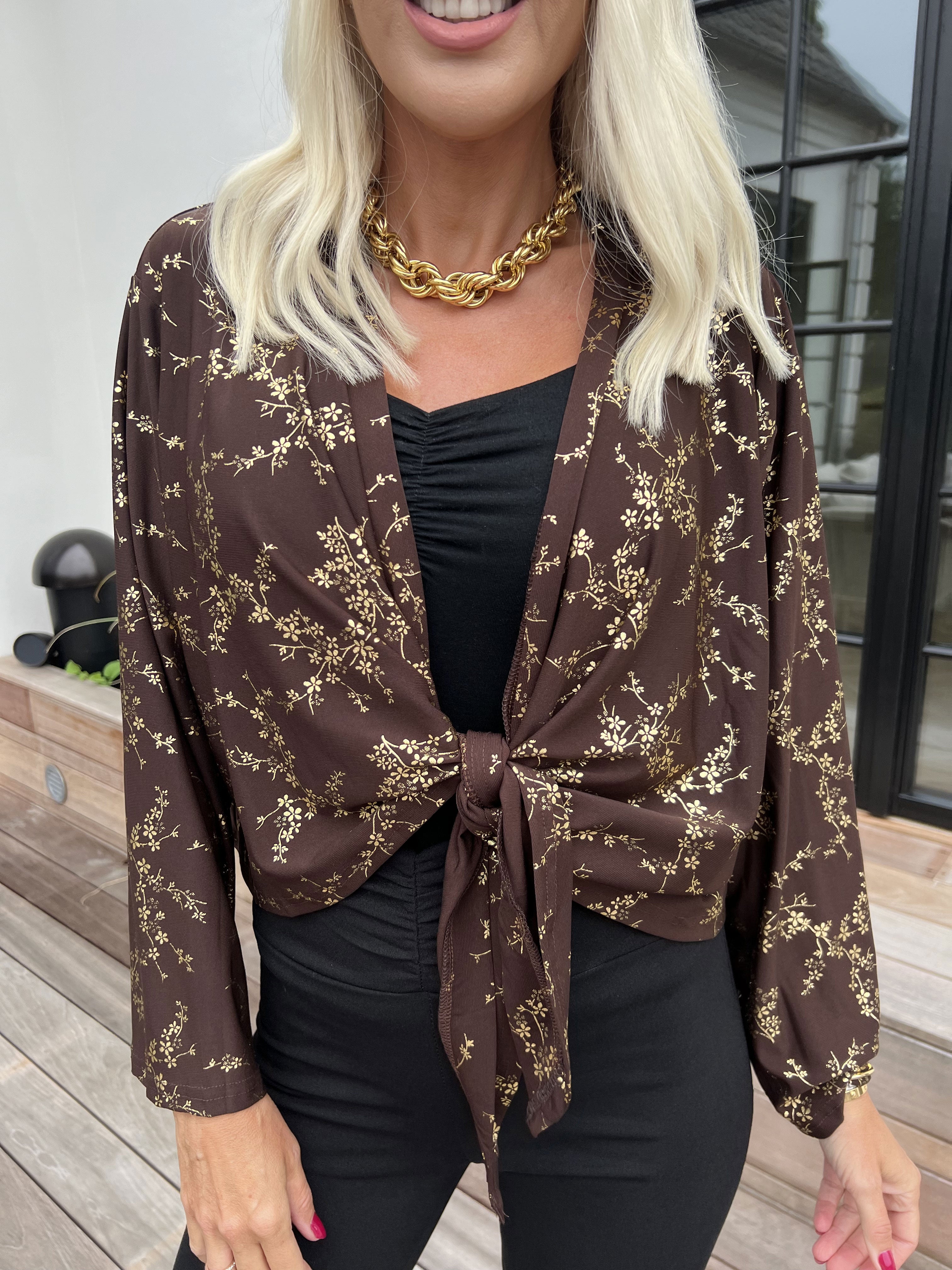 Werena Gold - Kort elastisk cardigan detaljeret med guld blomster