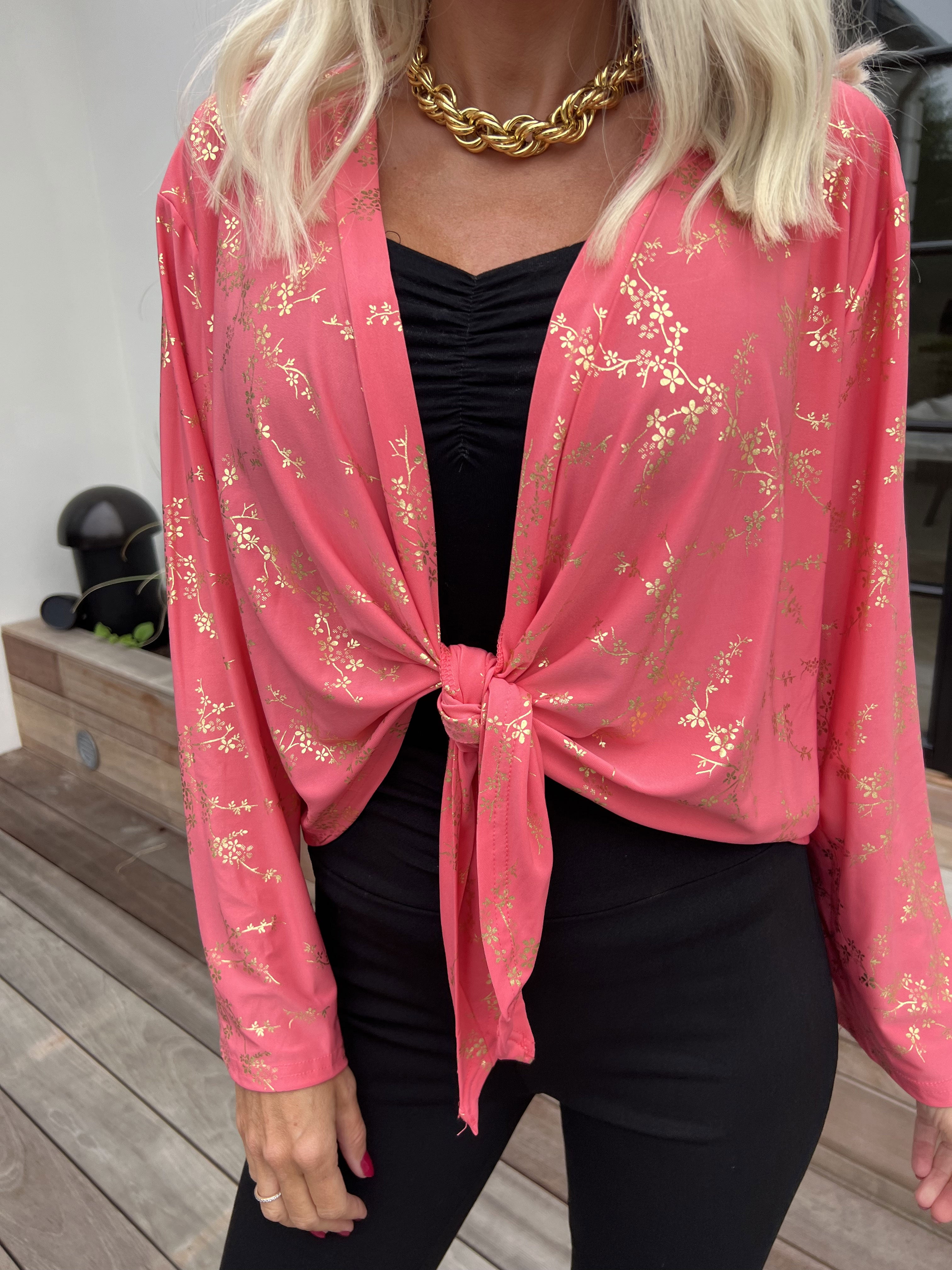 Werena Gold - Kort elastisk cardigan detaljeret med guld blomster