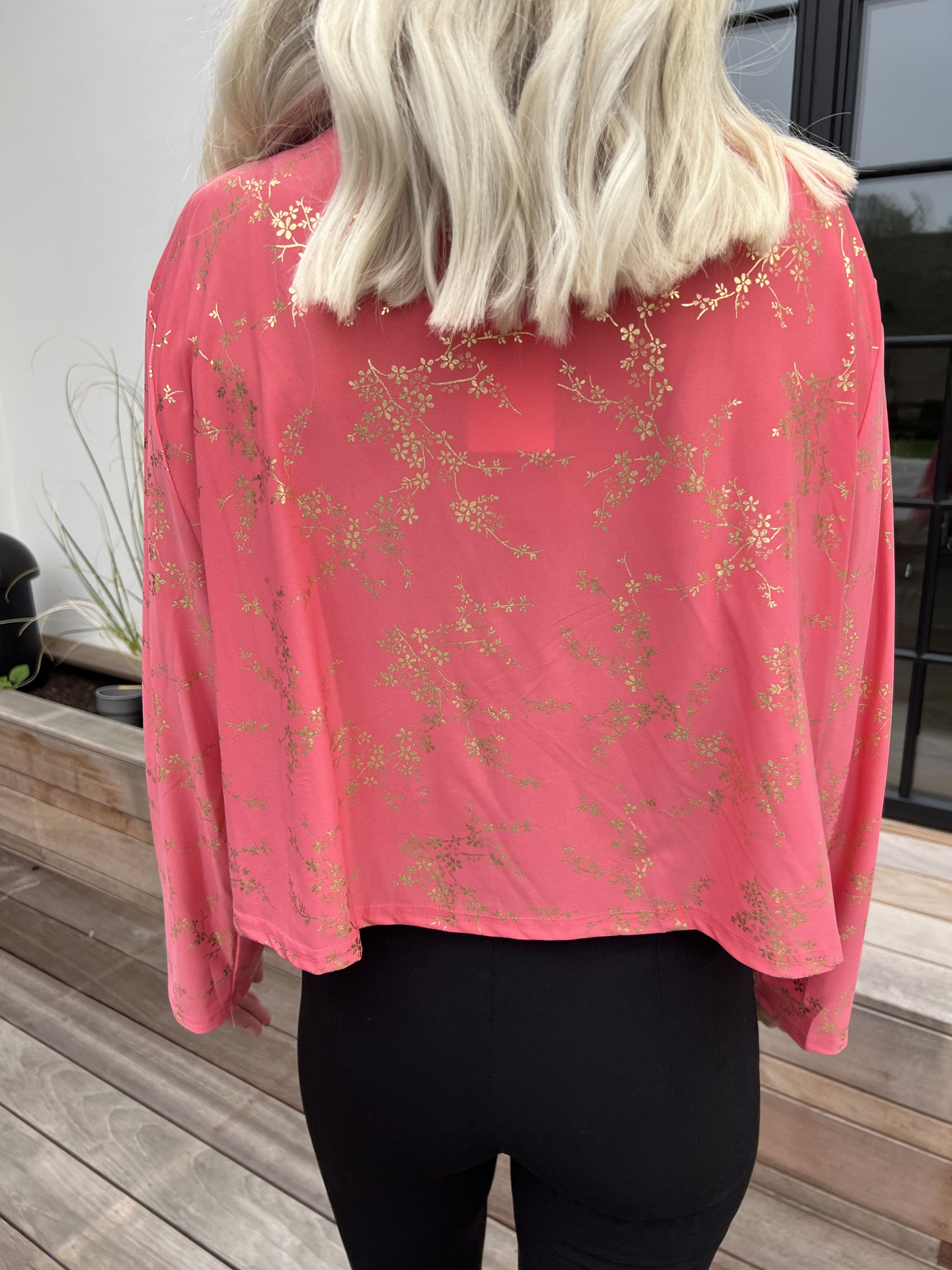 Werena Gold - Kort elastisk cardigan detaljeret med guld blomster